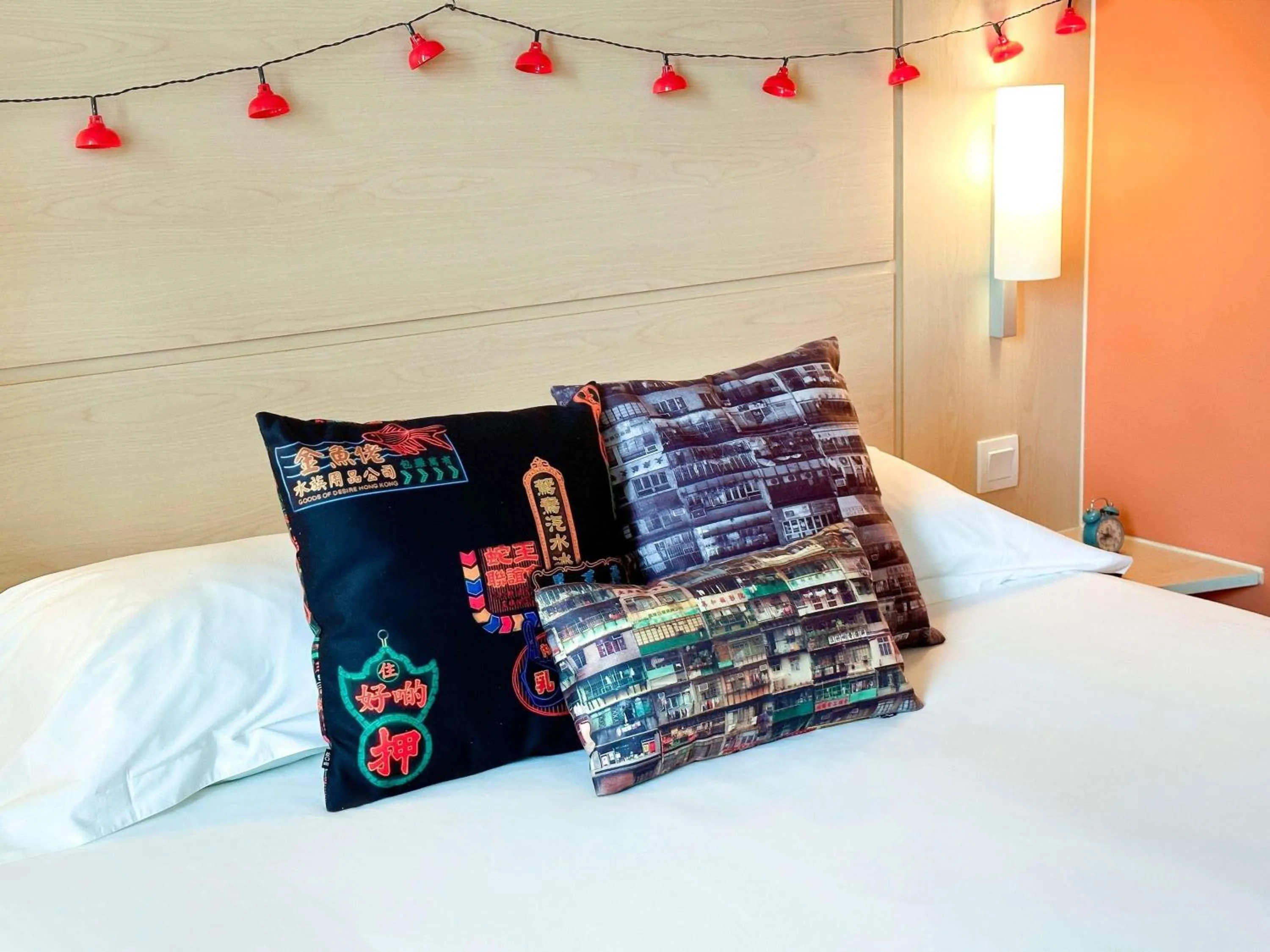 Bedroom, Bed in Ibis Hong Kong Central & Sheung Wan