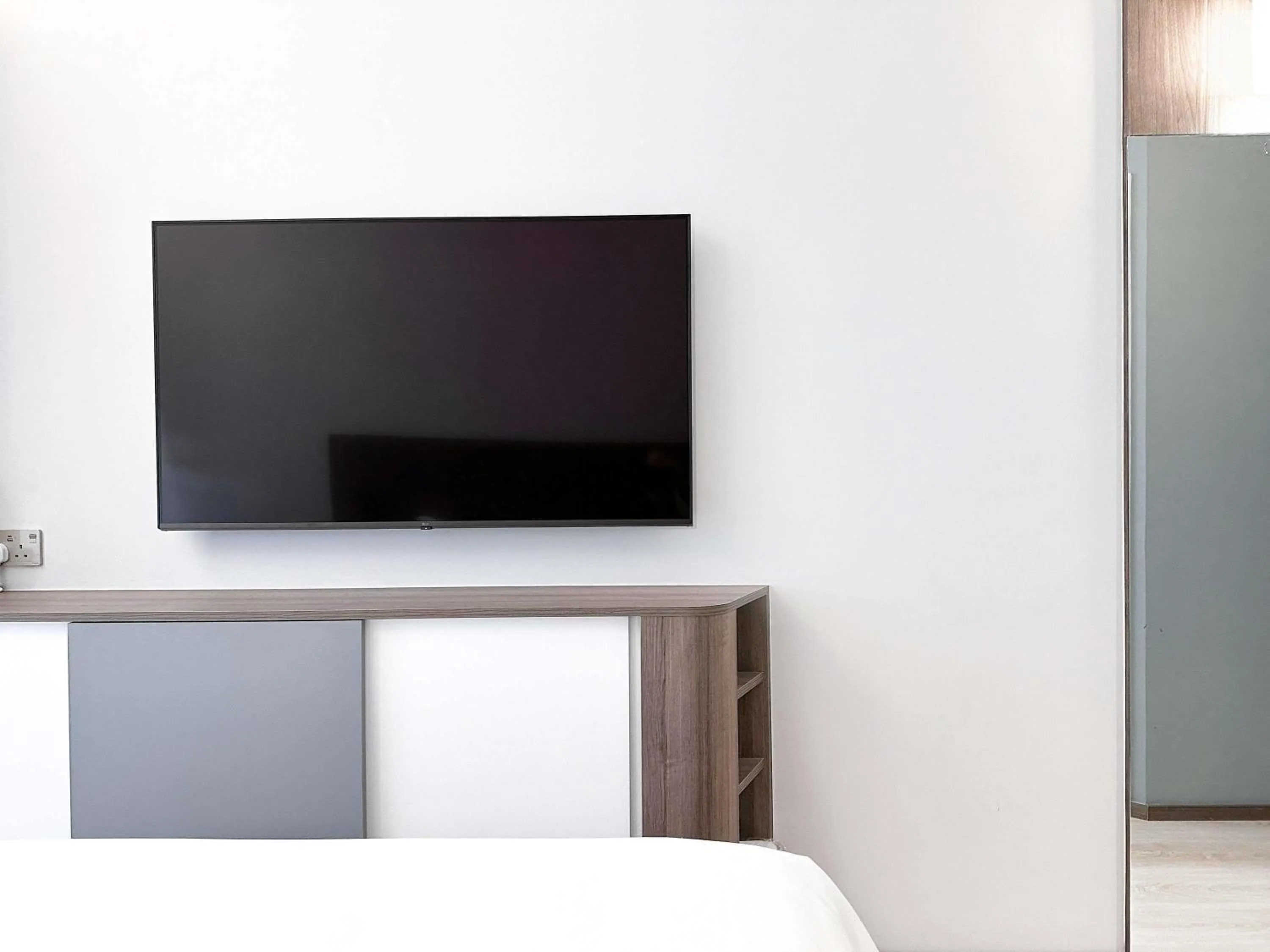 Bedroom, Bed in Ibis Hong Kong Central & Sheung Wan