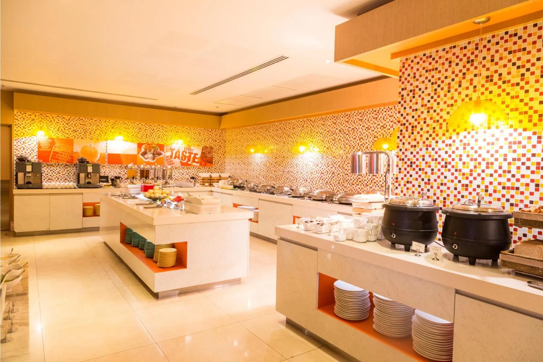 Restaurant/places to eat in Ibis Hong Kong Central & Sheung Wan