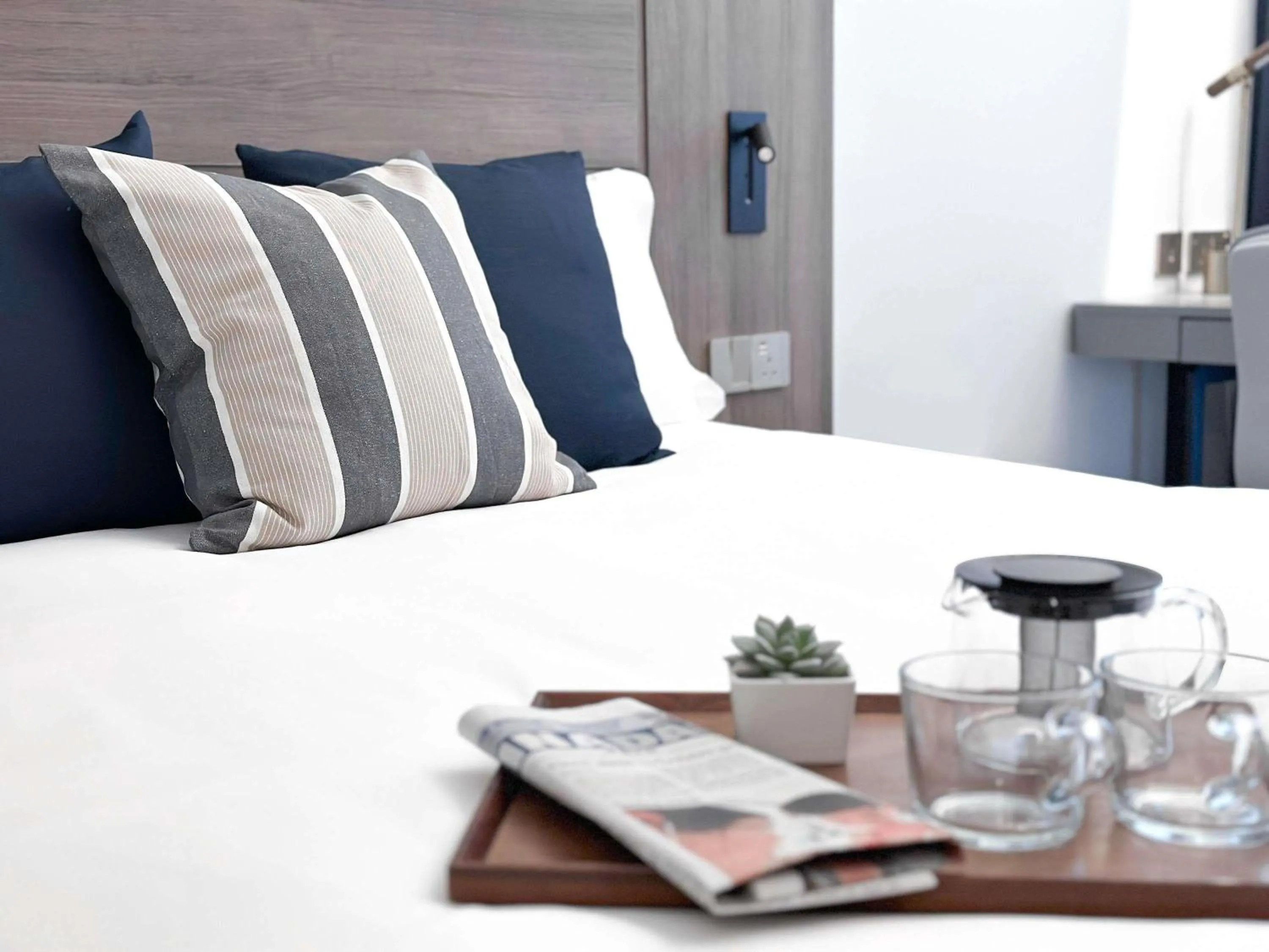 Bedroom, Bed in Ibis Hong Kong Central & Sheung Wan