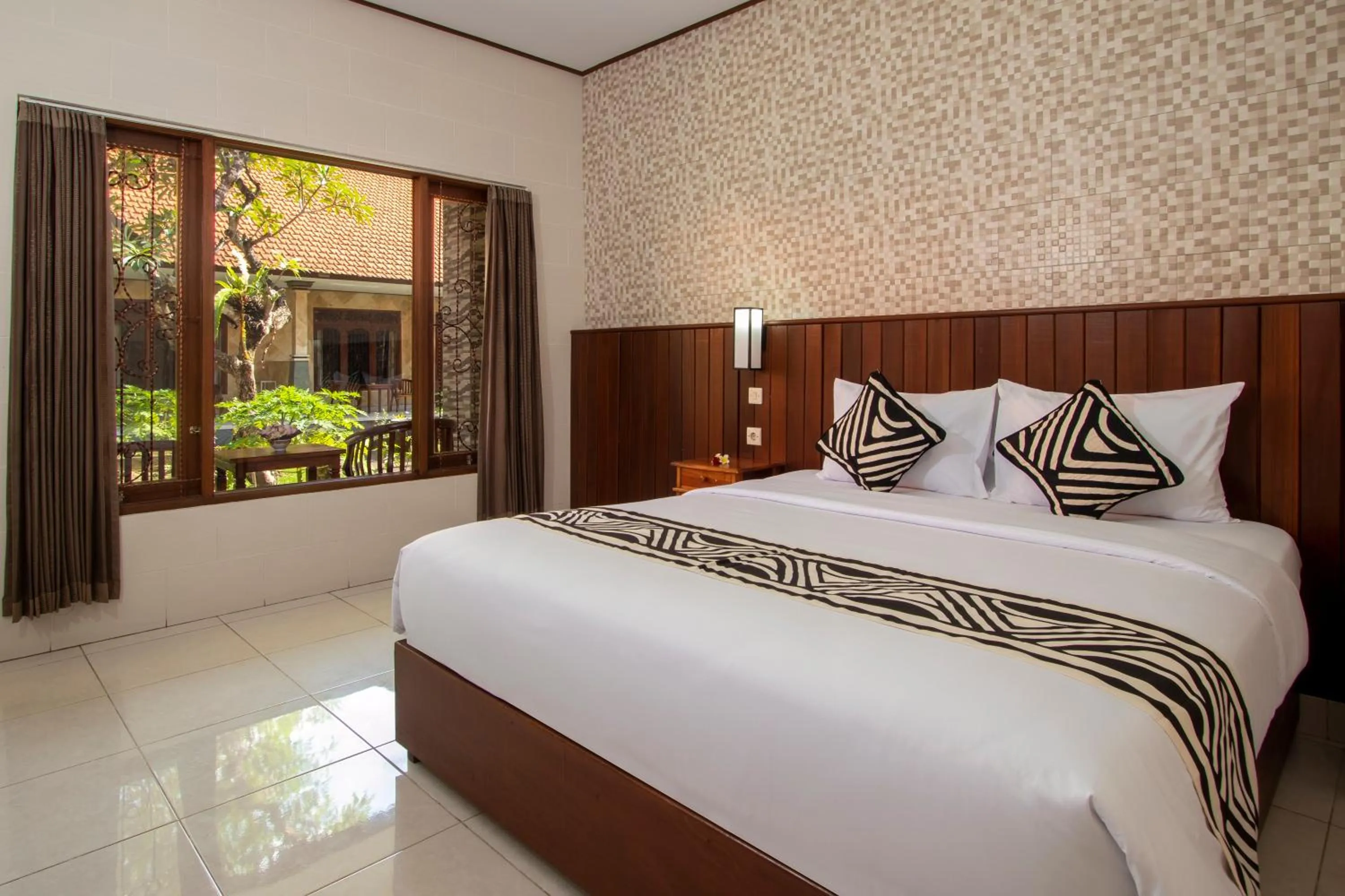 Bed in Suriwathi Hotel Legian