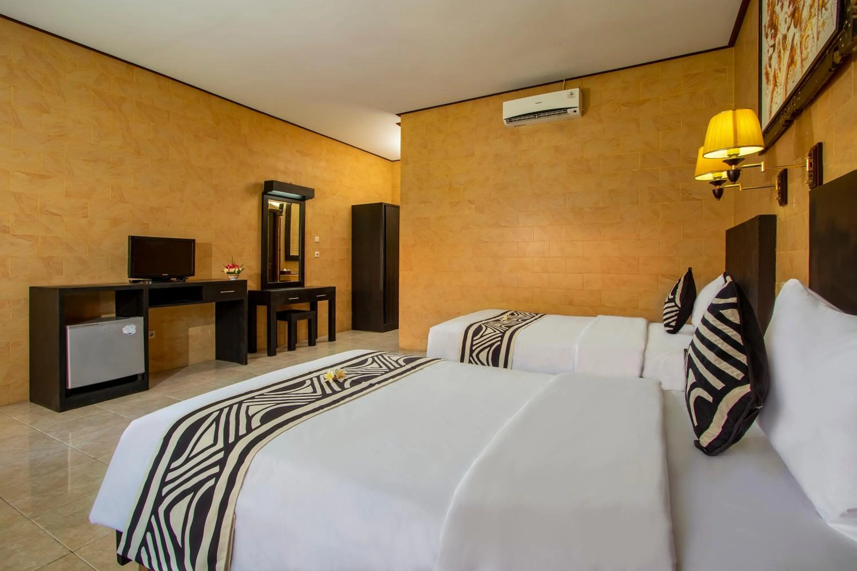 Bed in Suriwathi Hotel Legian