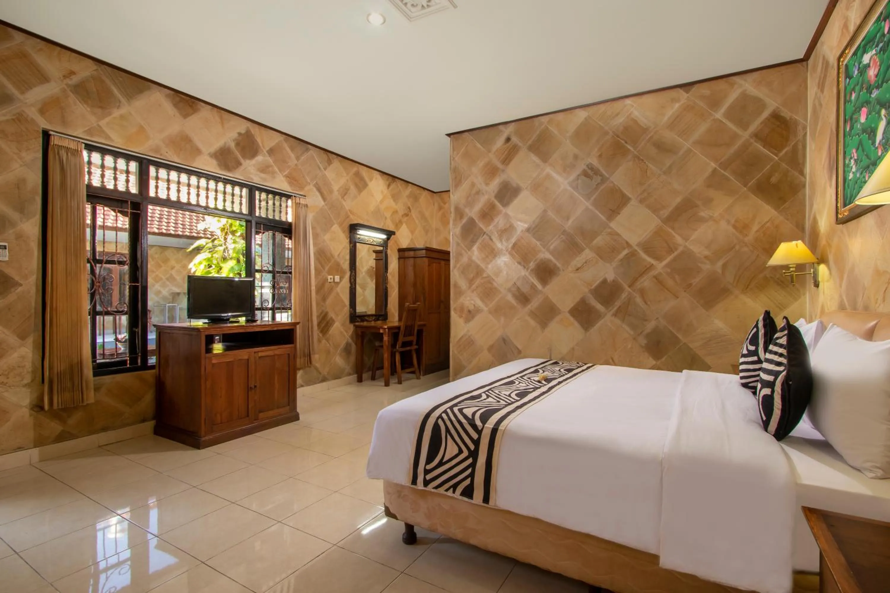 Photo of the whole room in Suriwathi Hotel Legian