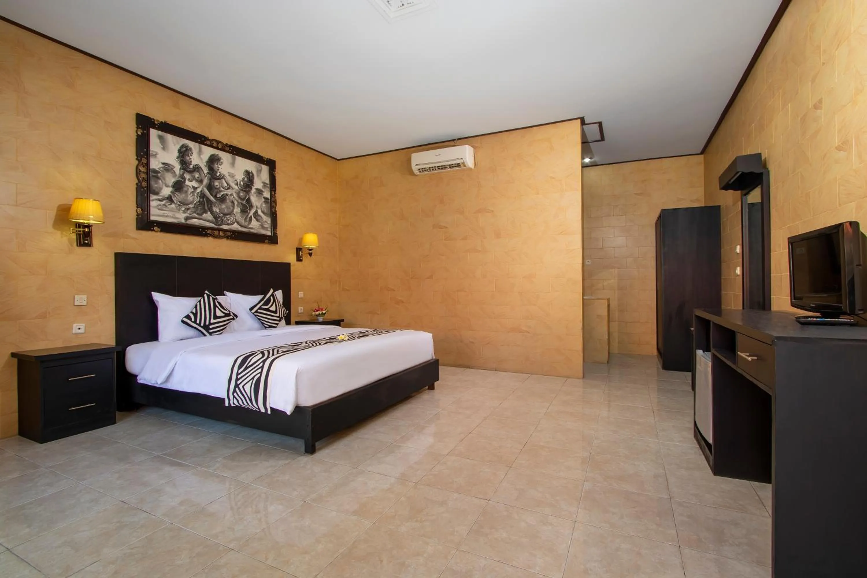 Bed in Suriwathi Hotel Legian