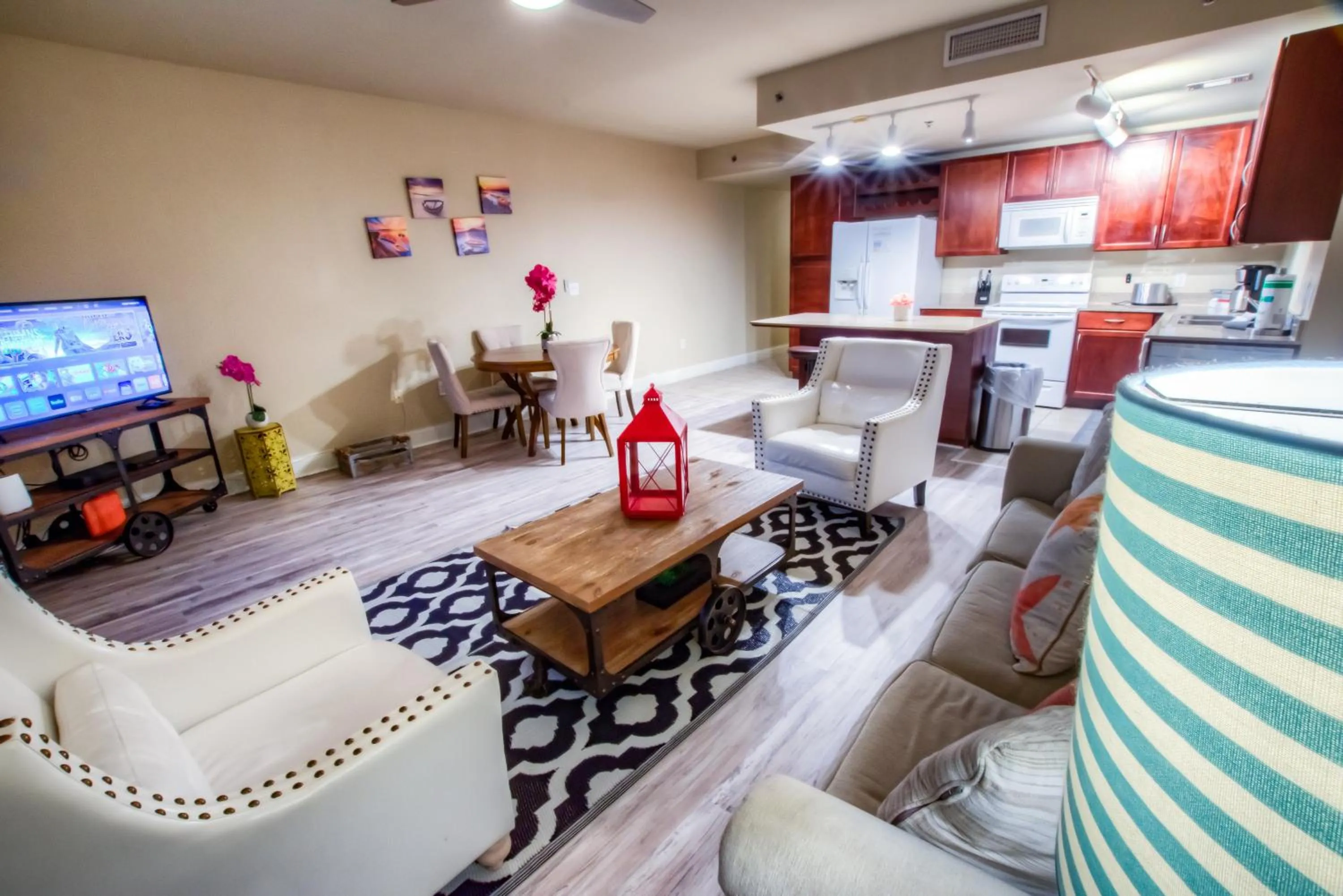 Laketown Wharf 1035 By Aneliya