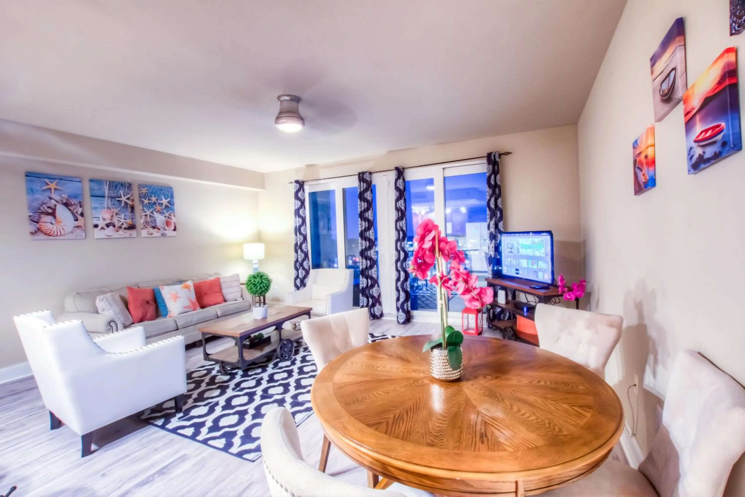 Laketown Wharf 1035 By Aneliya