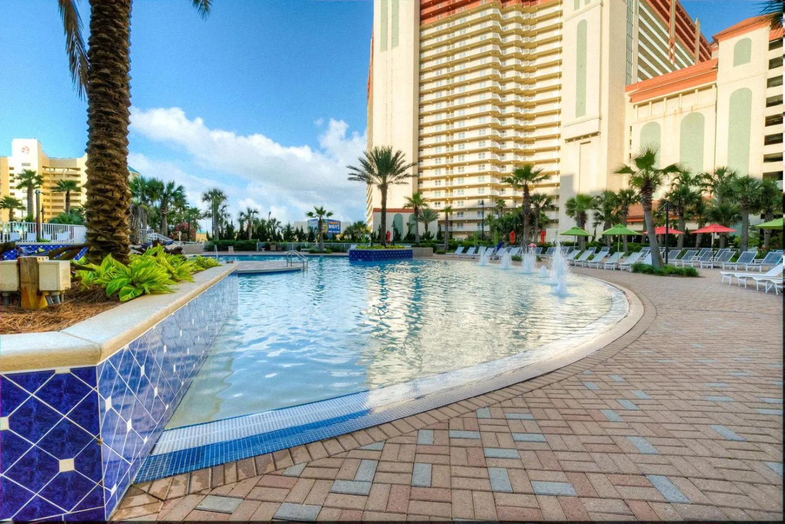 Laketown Wharf 1035 By Aneliya