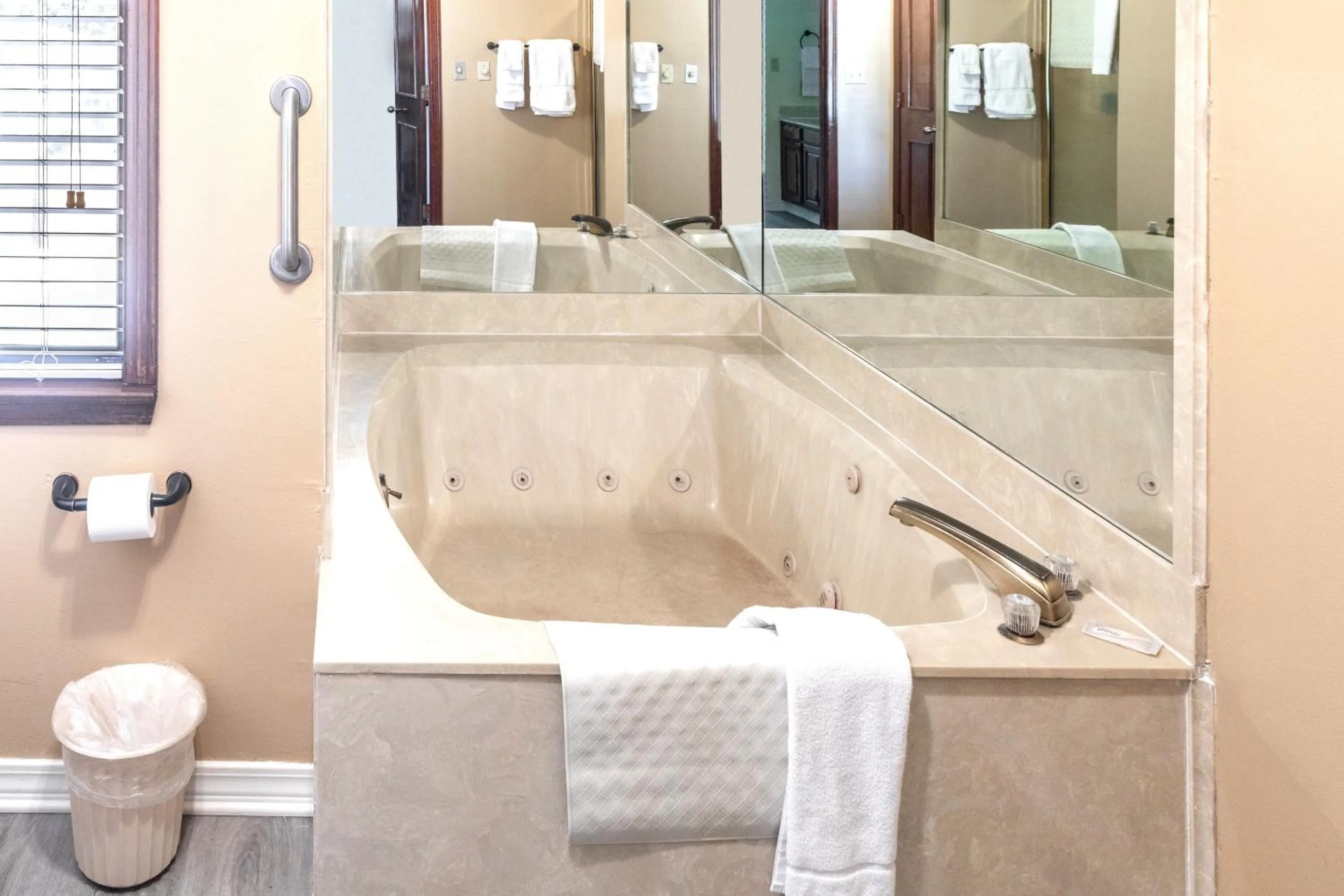 Bath in Royal Holiday Beach Resort