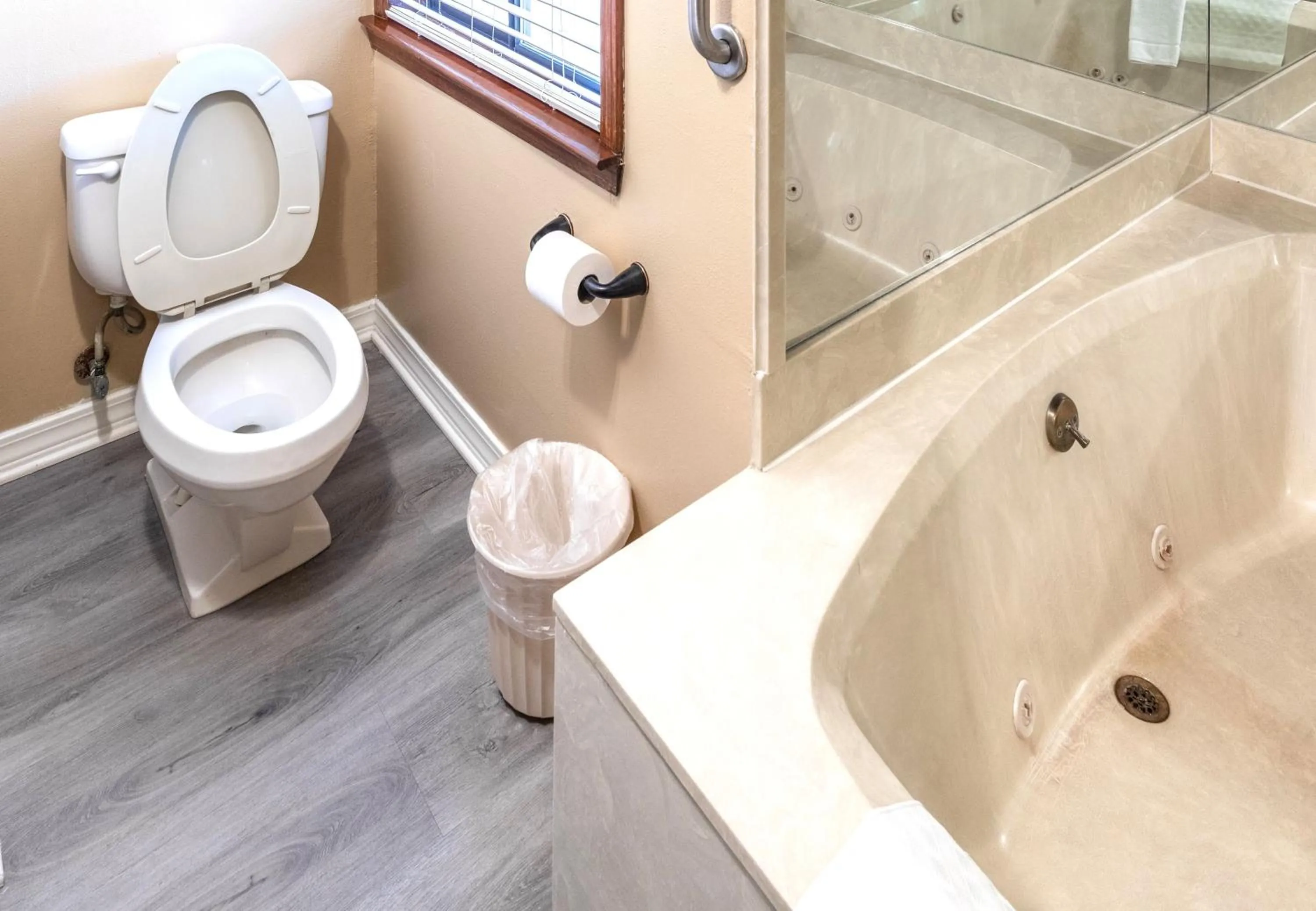 Bathroom in Royal Holiday Beach Resort