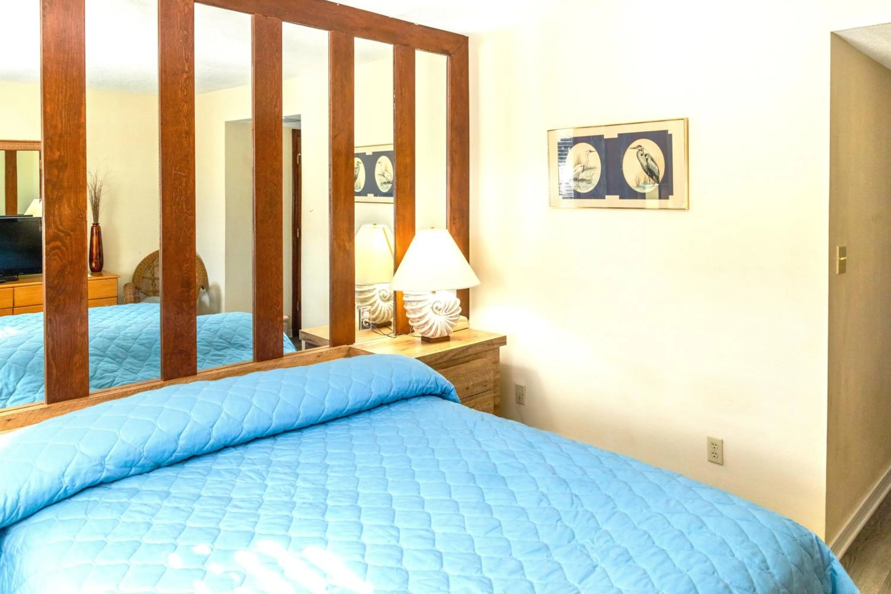 Bed in Royal Holiday Beach Resort