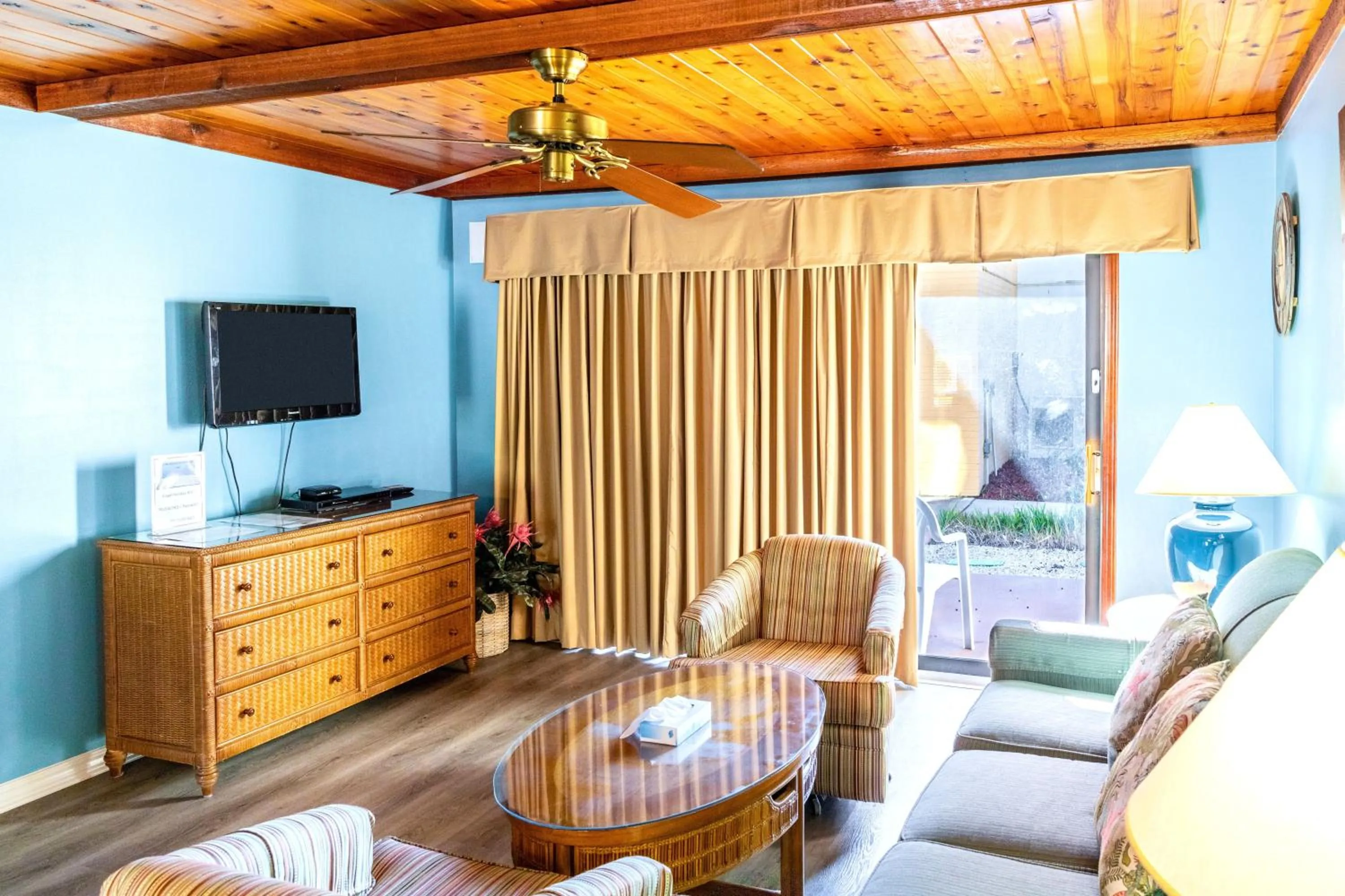 TV and multimedia in Royal Holiday Beach Resort