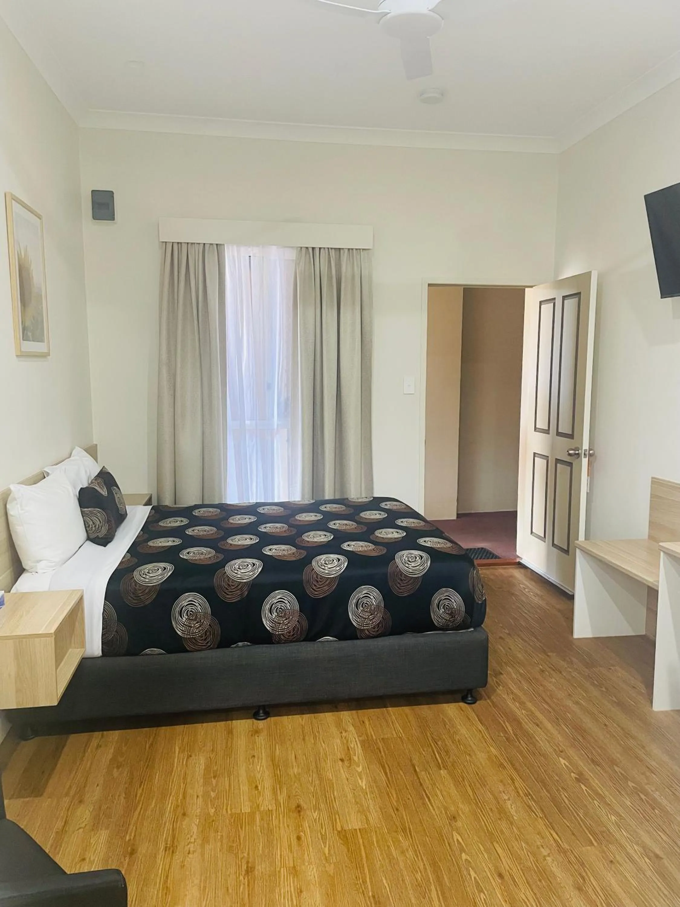 Bed in Econo Lodge Park Lane