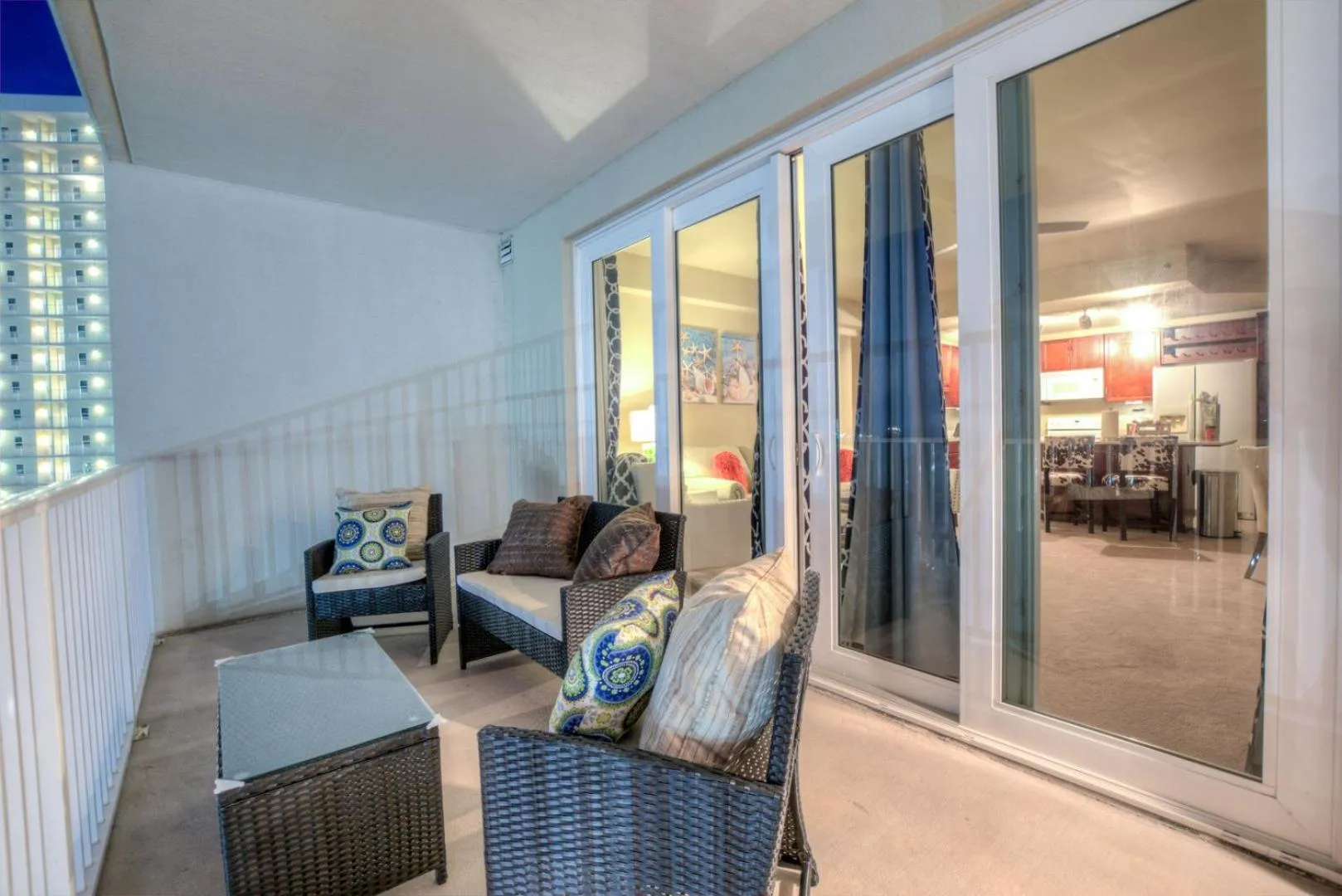 Laketown Wharf Resort 1036 By Aneliya