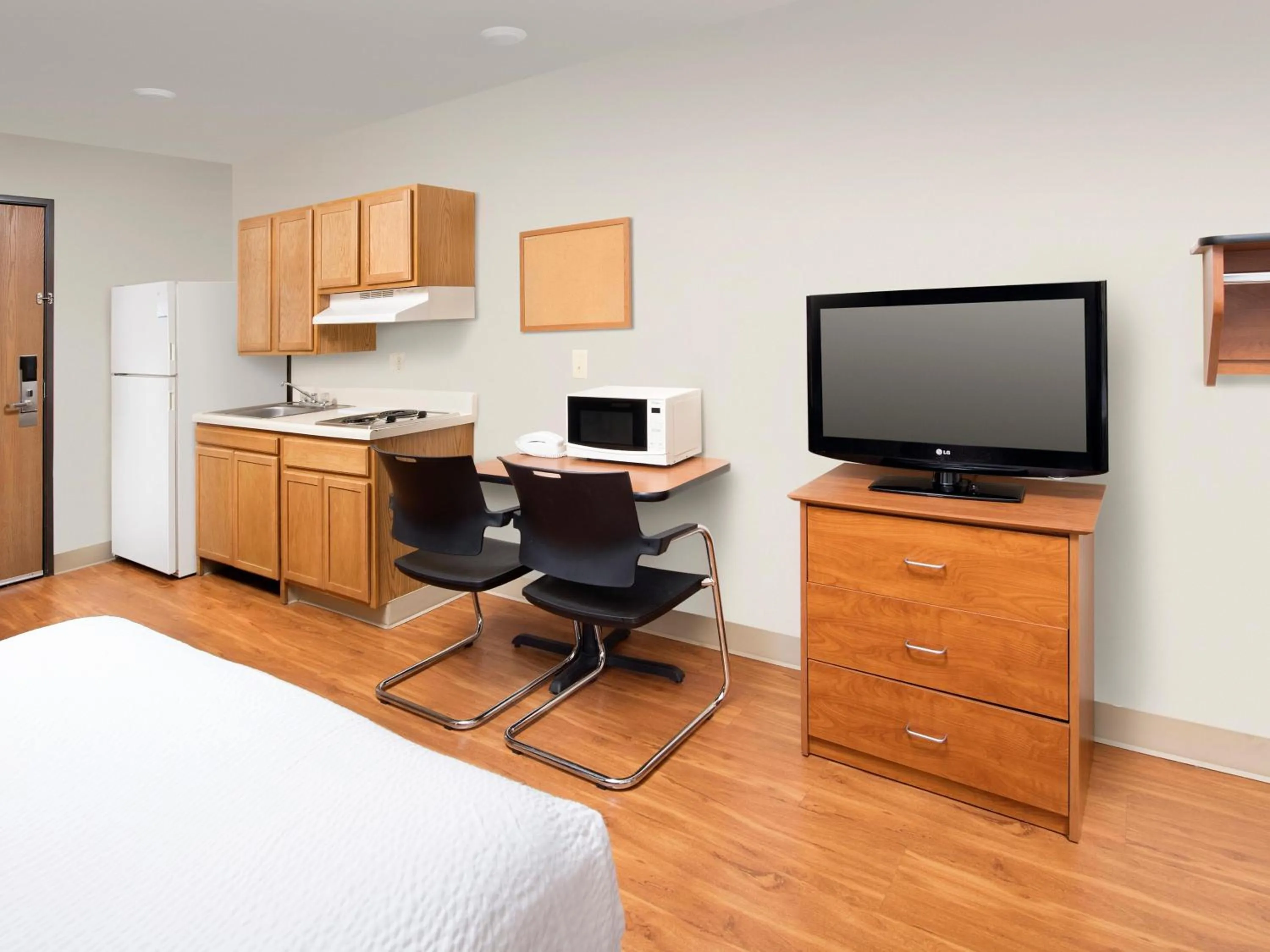 TV and multimedia, Bed in WoodSpring Suites Wilkes-Barre