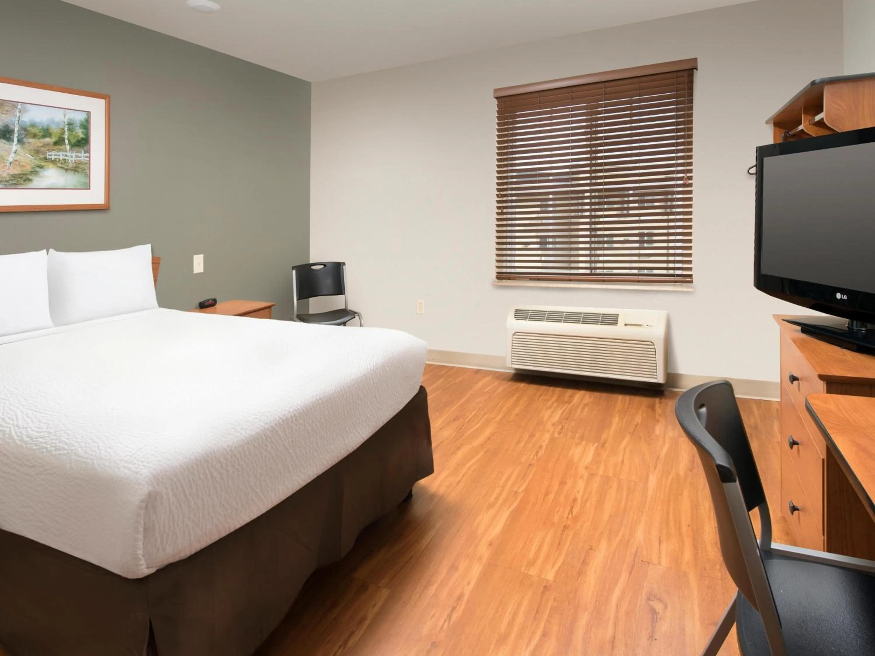 TV and multimedia, Bed in WoodSpring Suites Wilkes-Barre
