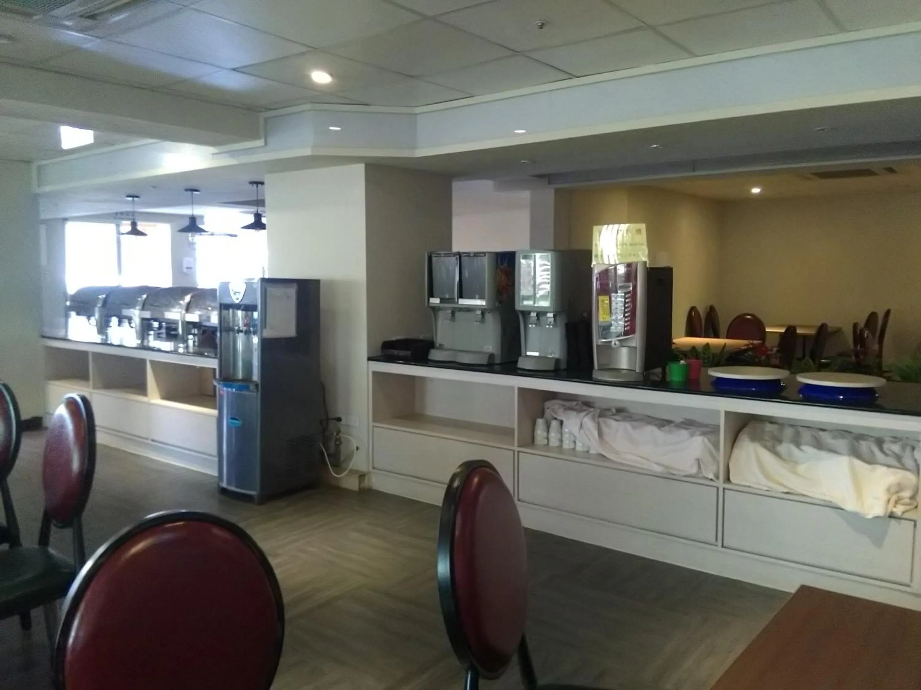 Restaurant/places to eat in Dengfeng Milan Business Hotel