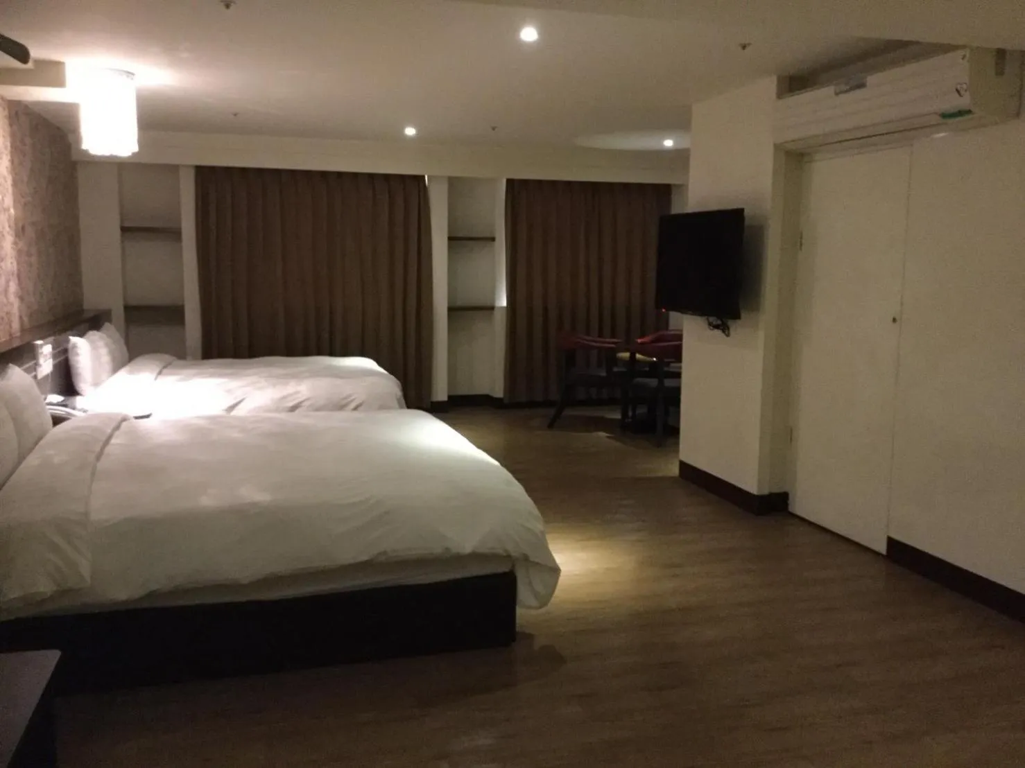 Bed in Dengfeng Milan Business Hotel