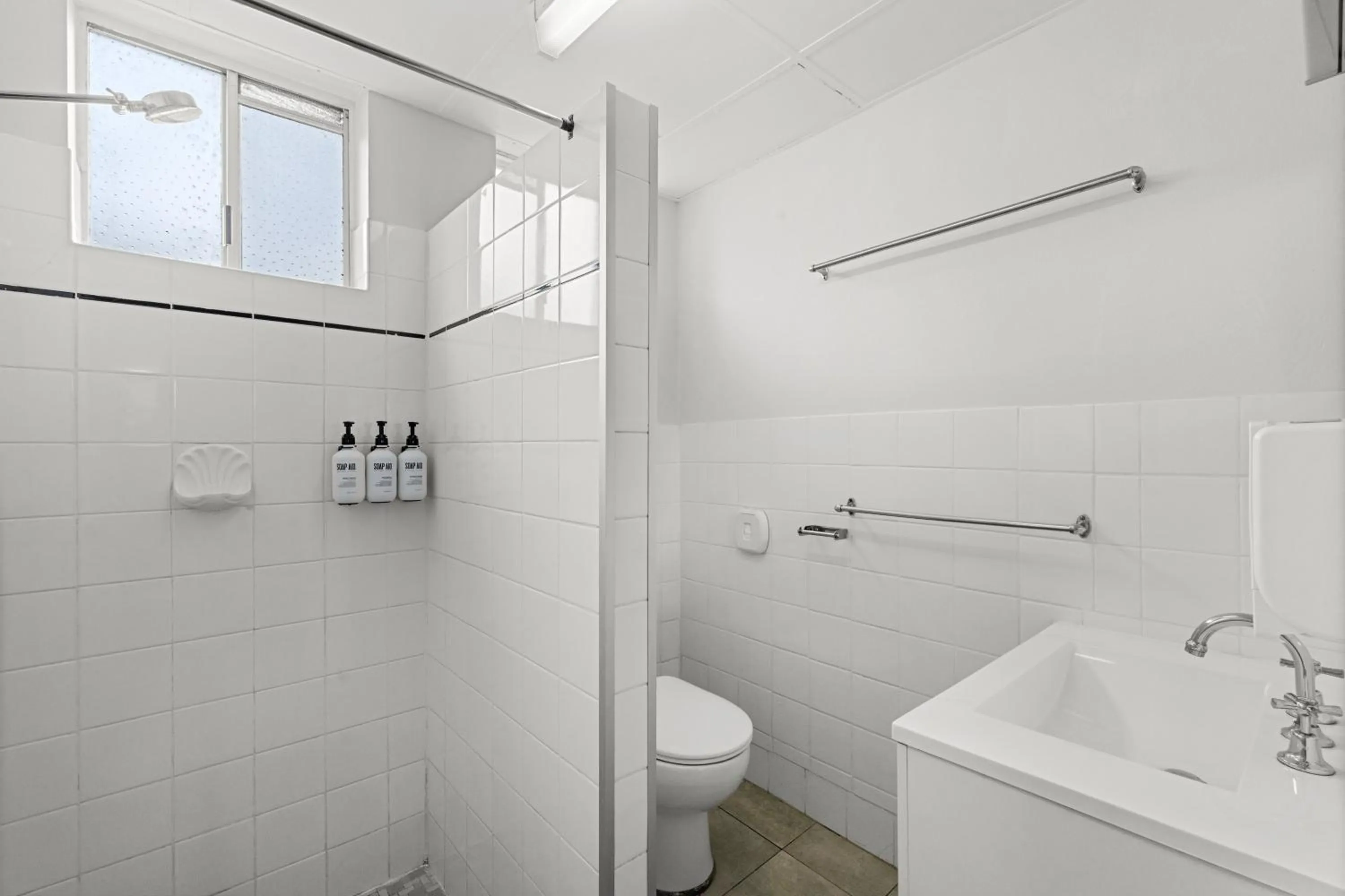 Bathroom in Econo Lodge Chaparral Motel Ballina