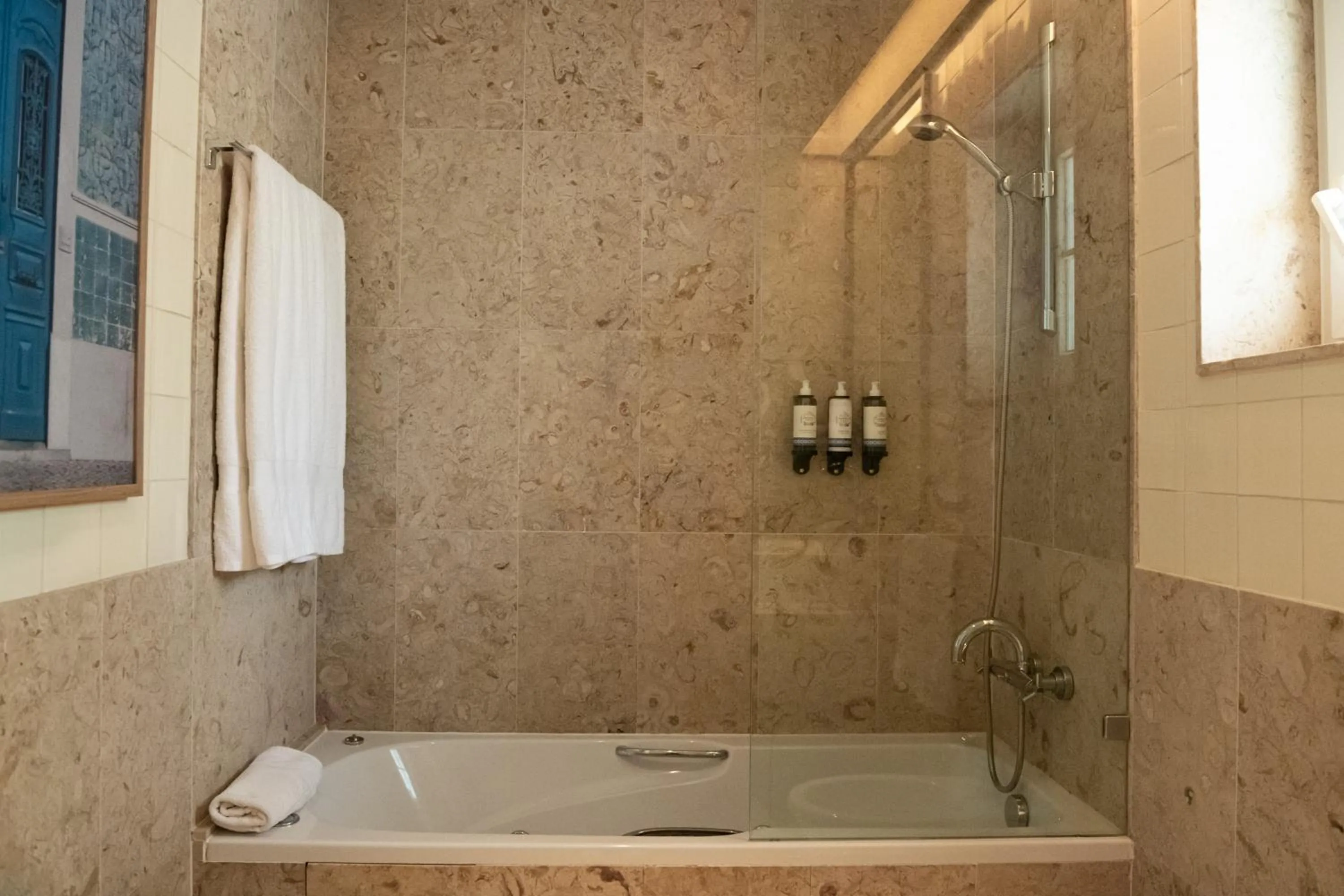 Shower in Domes Lake Algarve, Autograph Collection