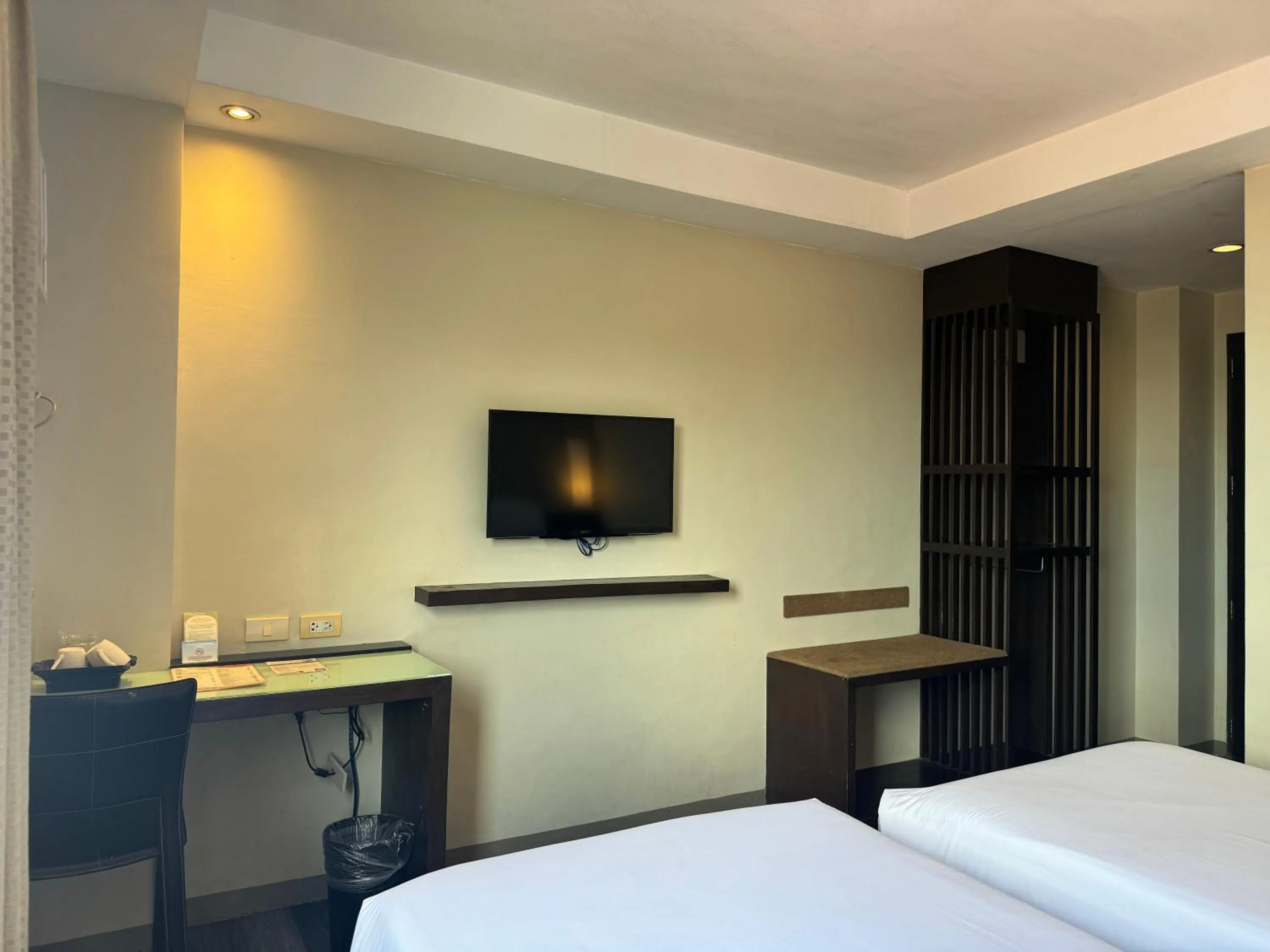 TV and multimedia, Bed in Circle Inn - Iloilo City Center