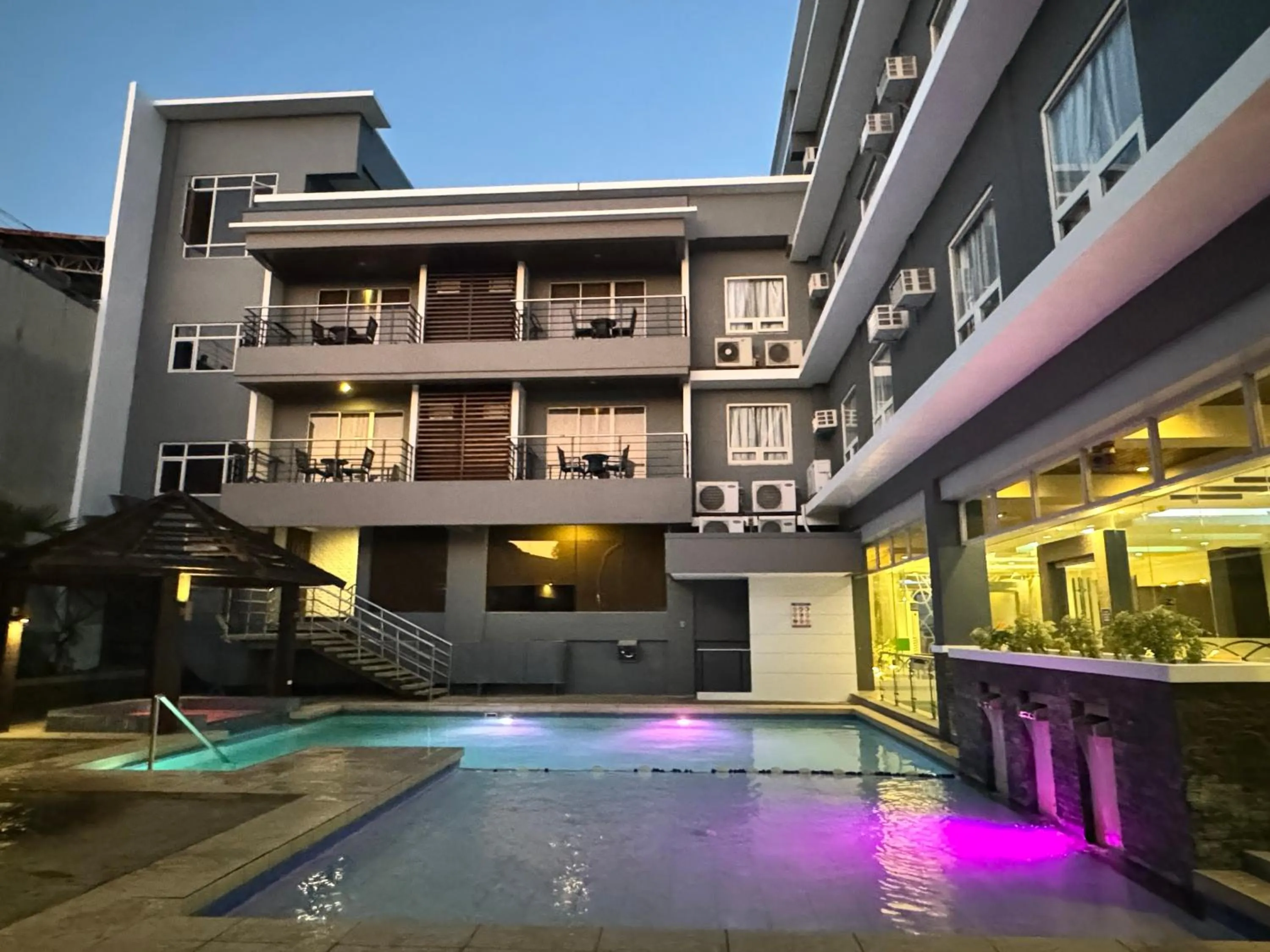 Property building in Circle Inn - Iloilo City Center