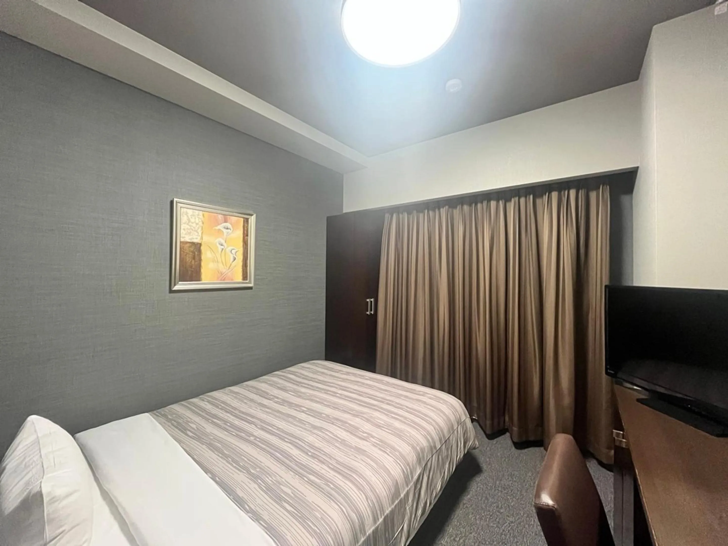 Photo of the whole room, Bed in Hotel Route-Inn Handakamezaki