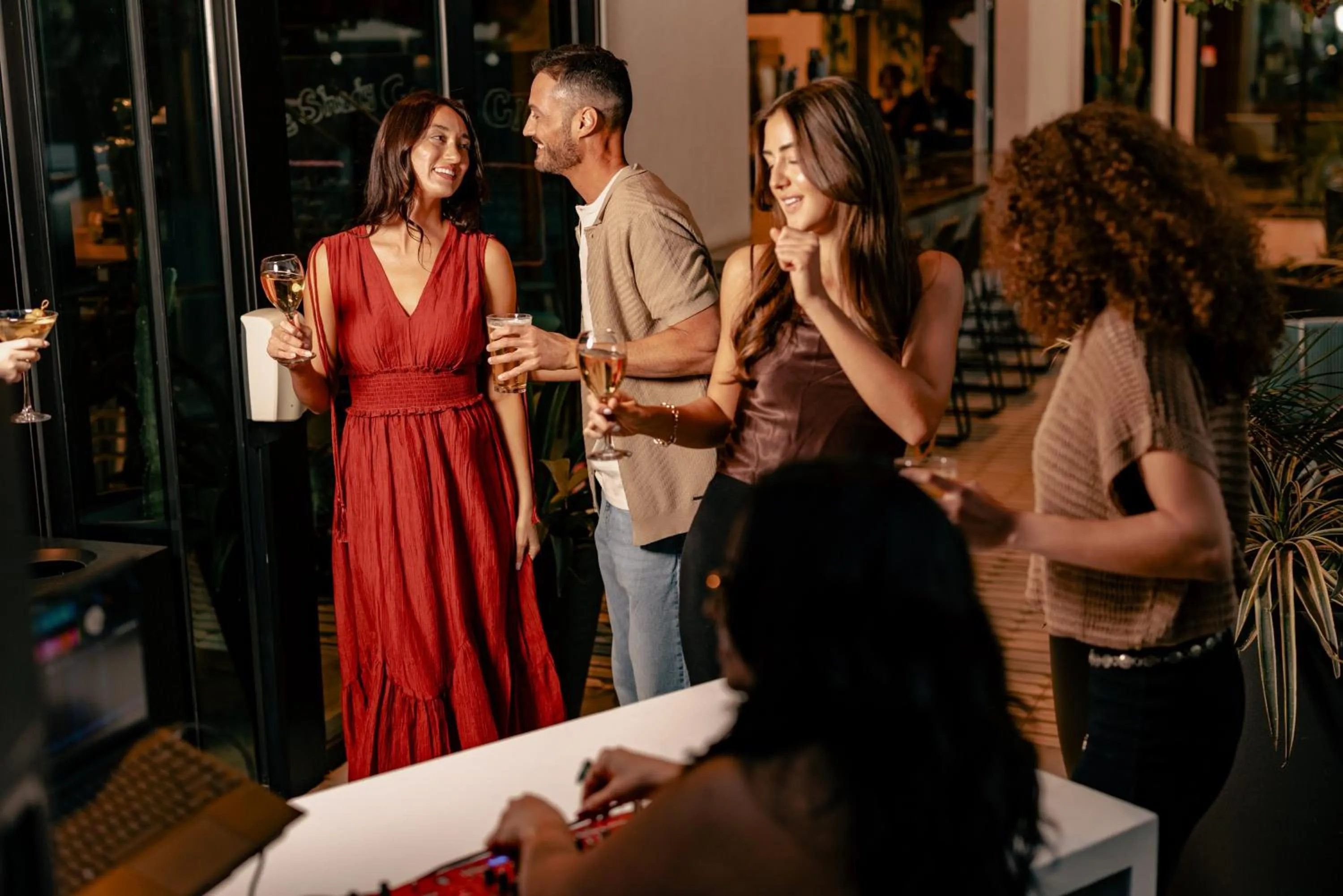 Lounge or bar in voco The Tuxon by IHG