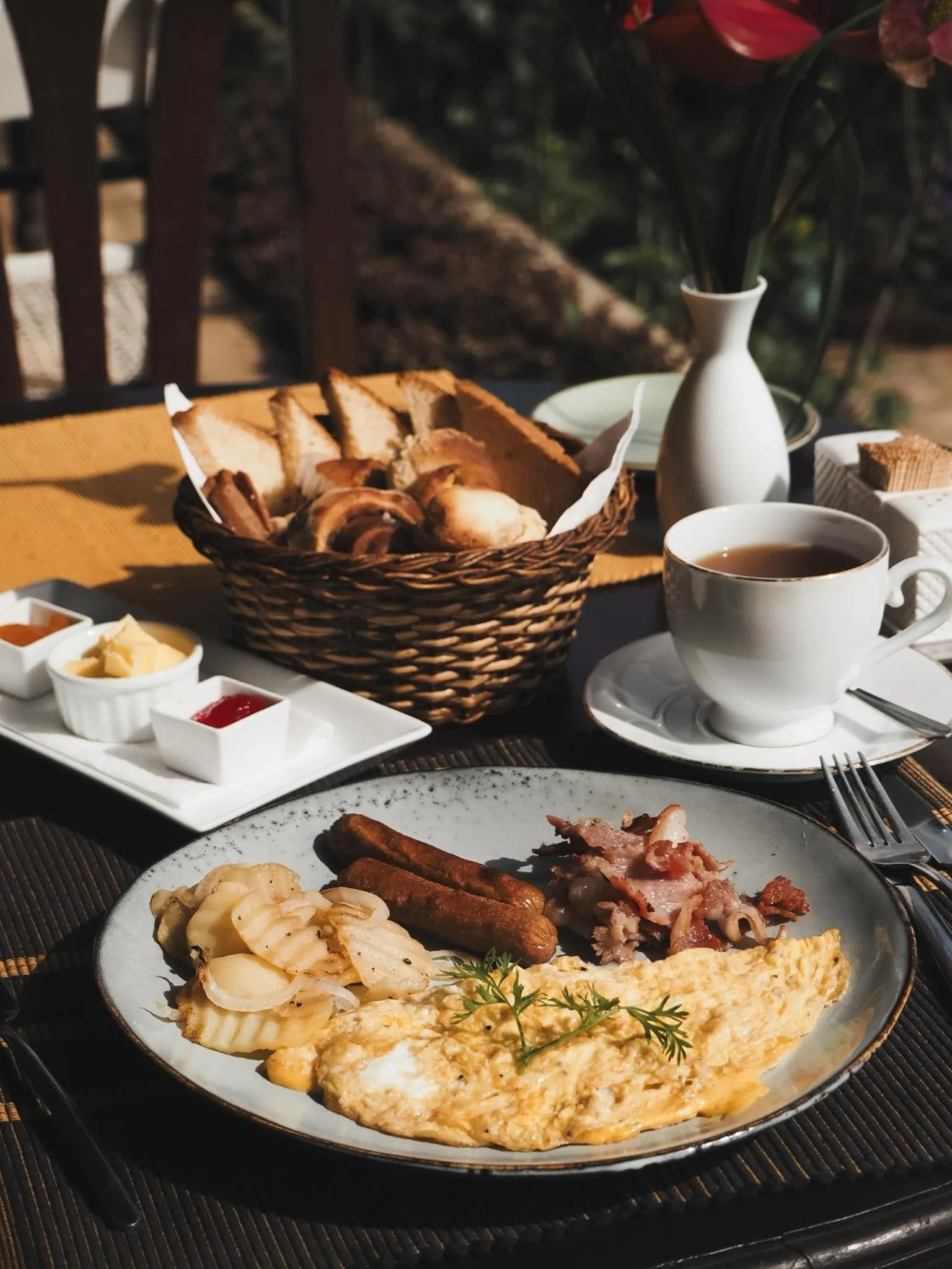Breakfast in Madulkelle Tea and Eco Lodge
