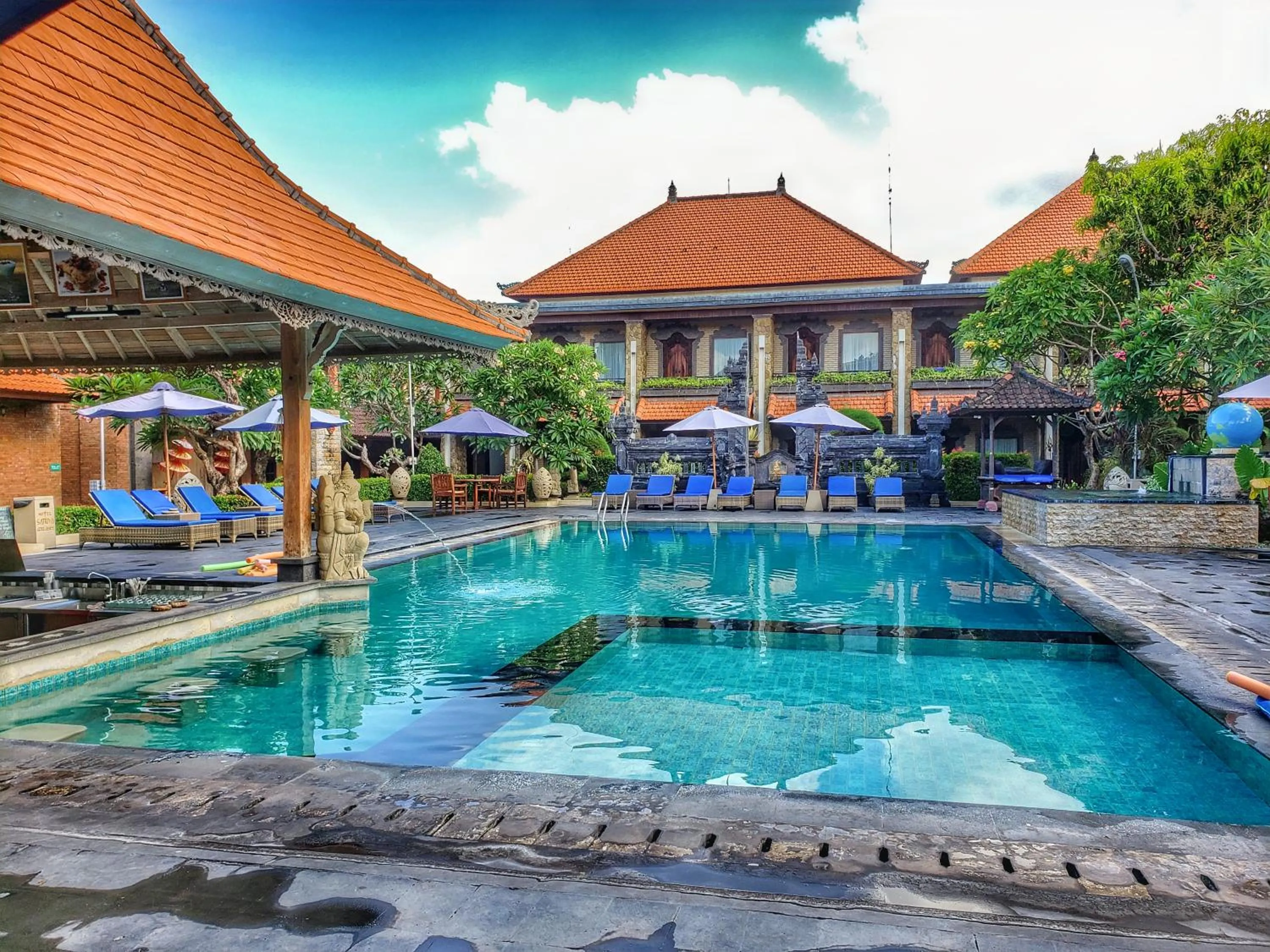 Swimming pool in Satriya Cottages