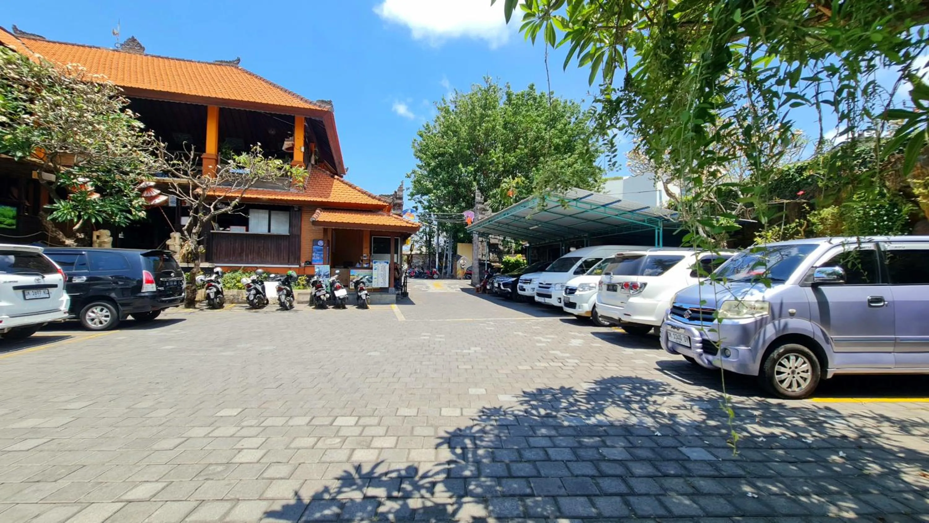 Parking in Satriya Cottages