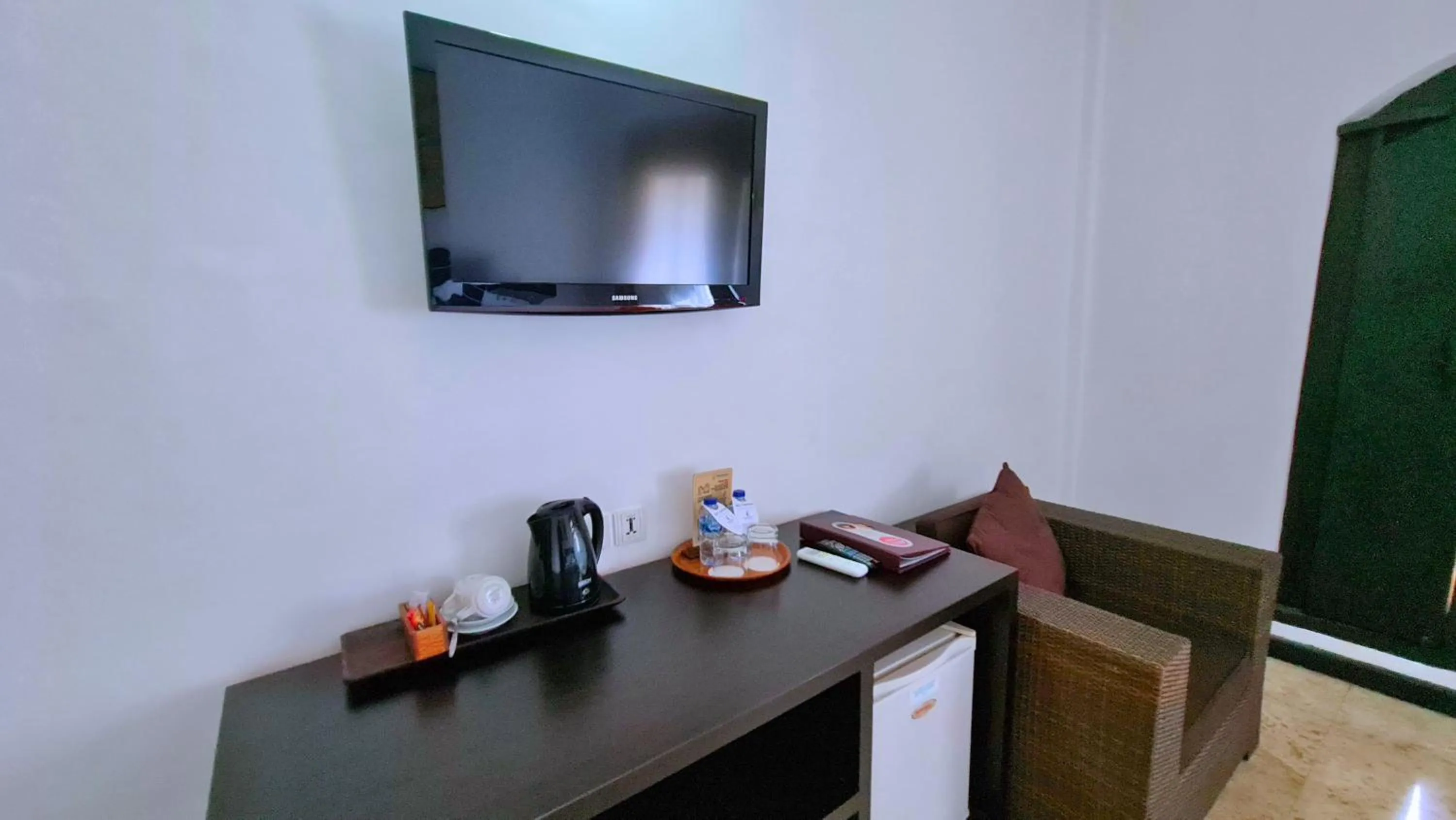 TV and multimedia in Satriya Cottages