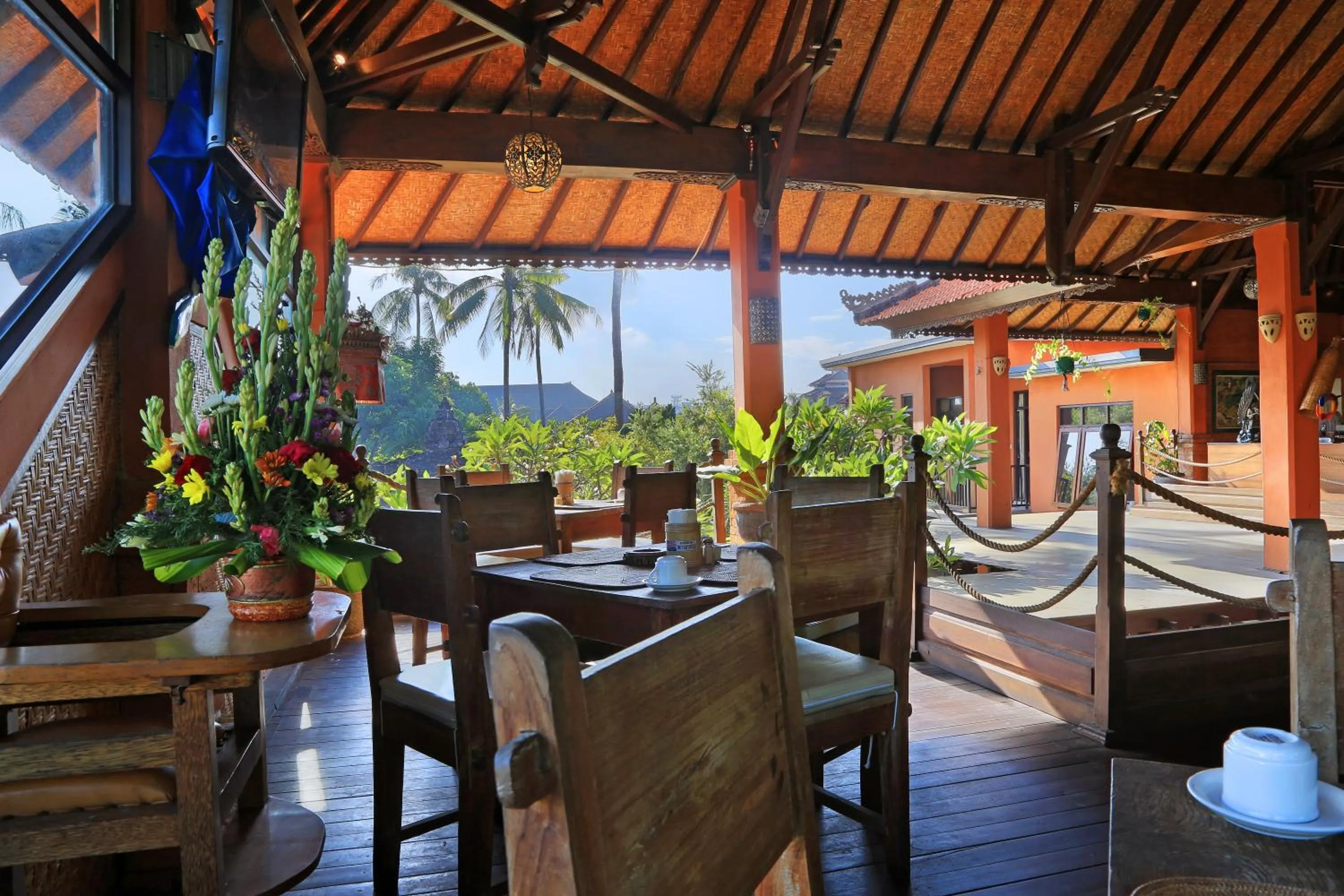 Restaurant/places to eat in Satriya Cottages