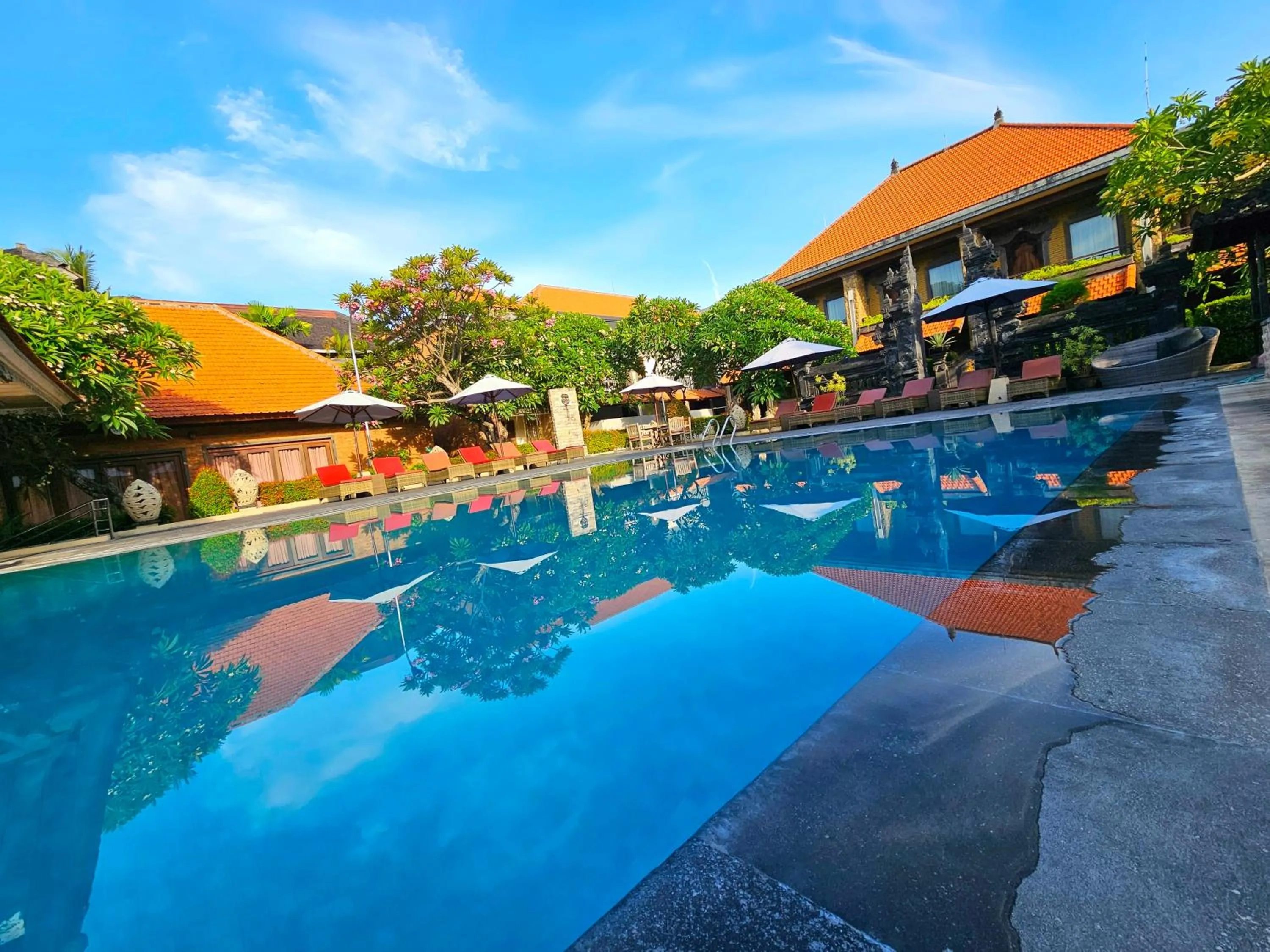 Swimming pool in Satriya Cottages