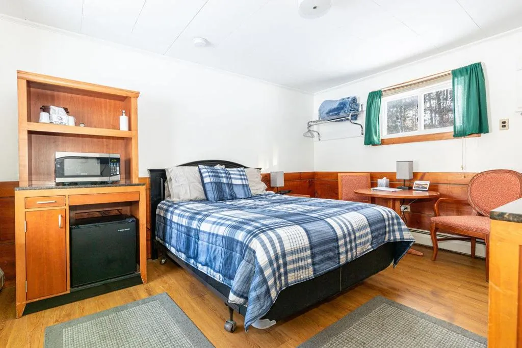 Bed in West Bethel Motel