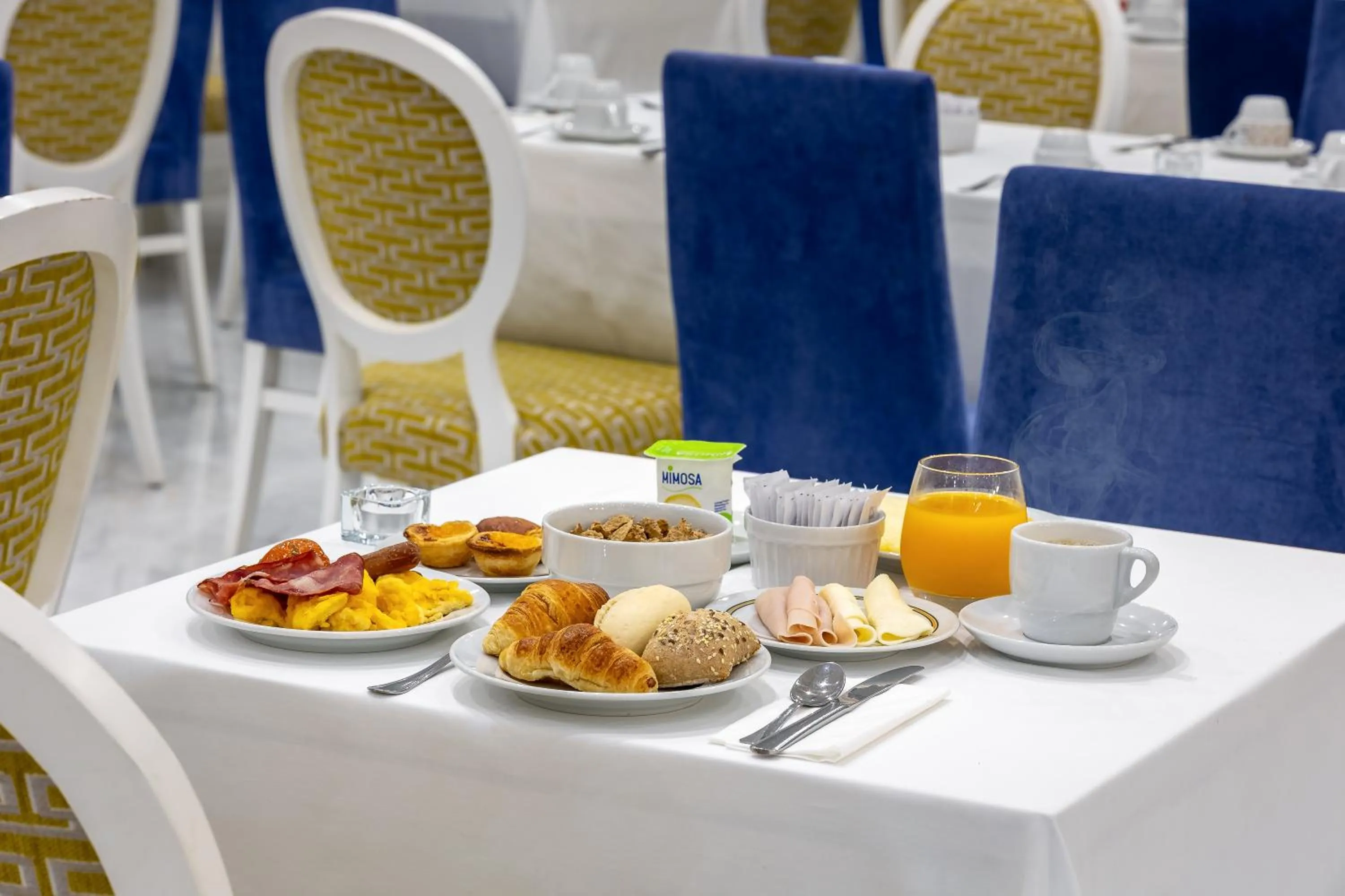 Restaurant/places to eat in Hotel Cristal Caldas