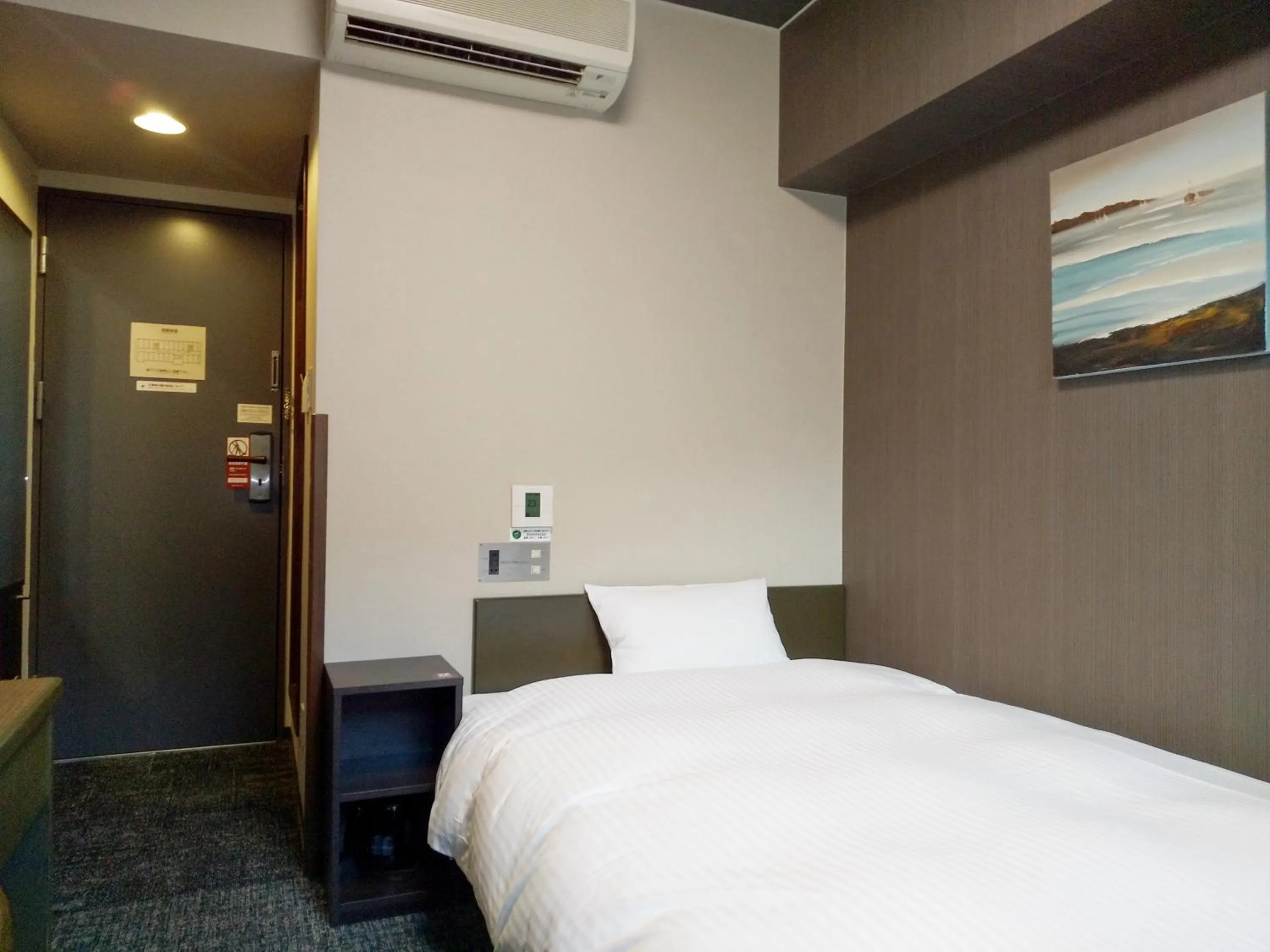 Photo of the whole room, Bed in Hotel Route-Inn Gifukencho Minami