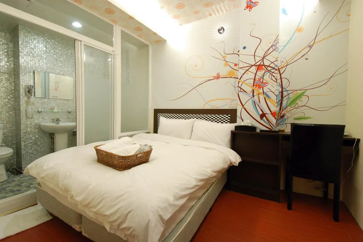 Bed in Happiness Inn