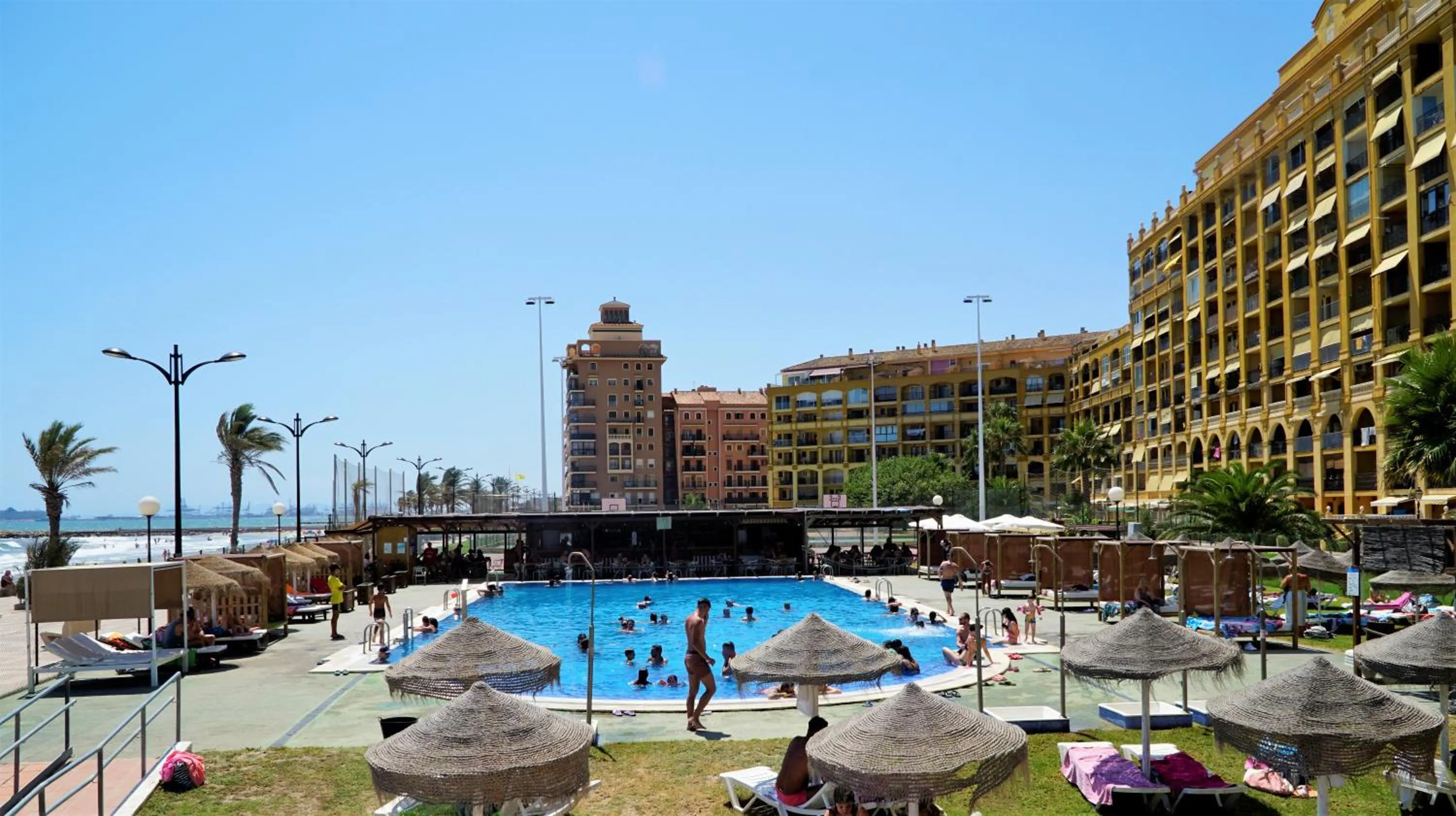 Swimming pool in Sea You Apartamentos Valencia Port Saplaya