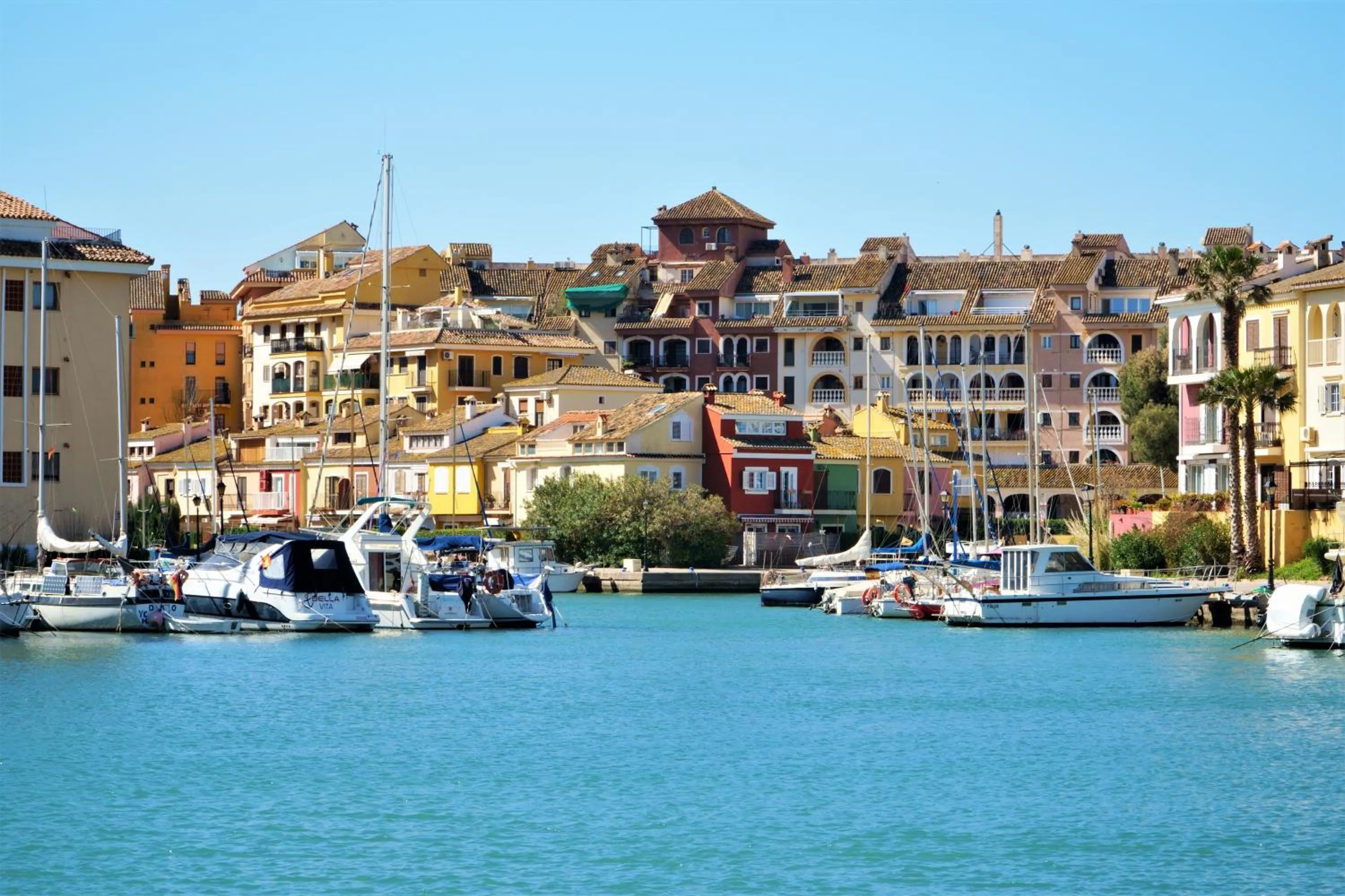 Beach in Sea You Apartamentos Valencia Port Saplaya
