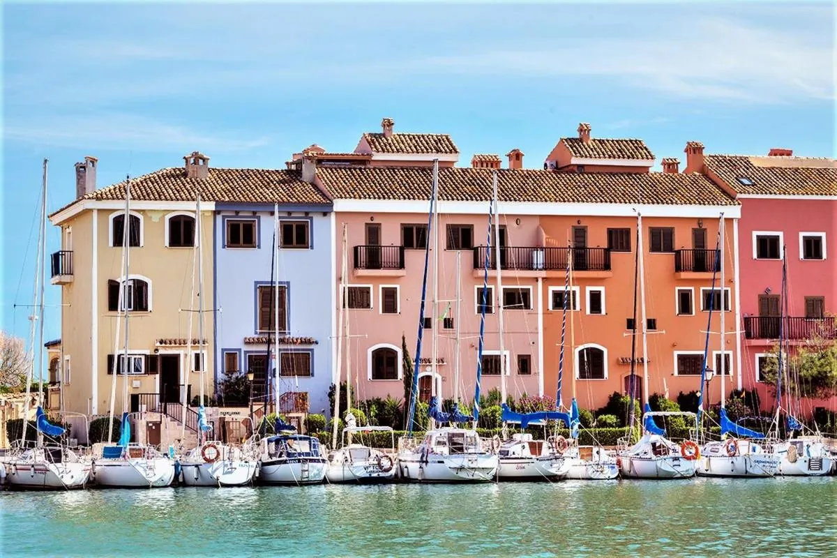 Beach in Sea You Apartamentos Valencia Port Saplaya