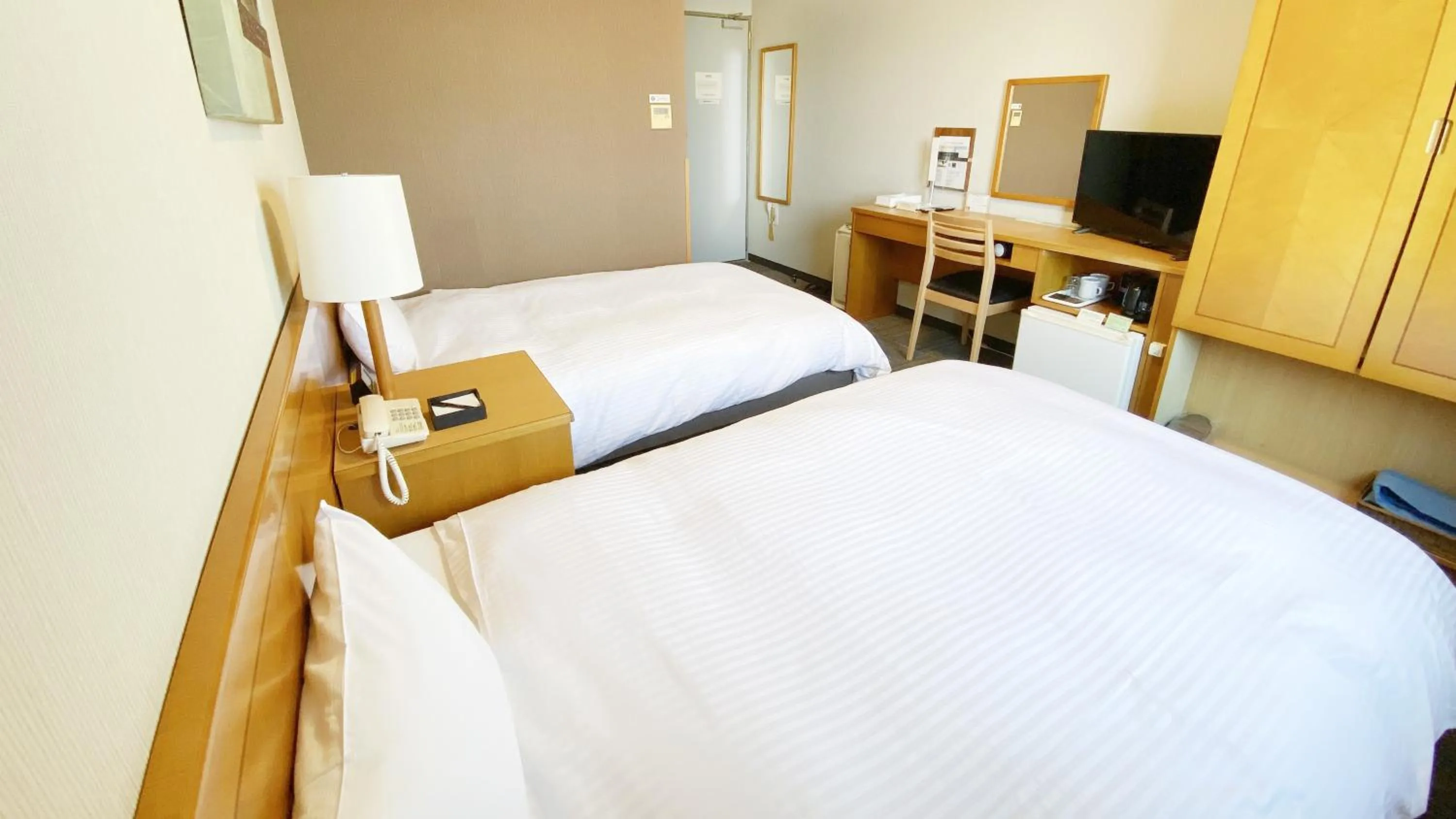 Photo of the whole room, Bed in Hotel Route-Inn Yokkaichi