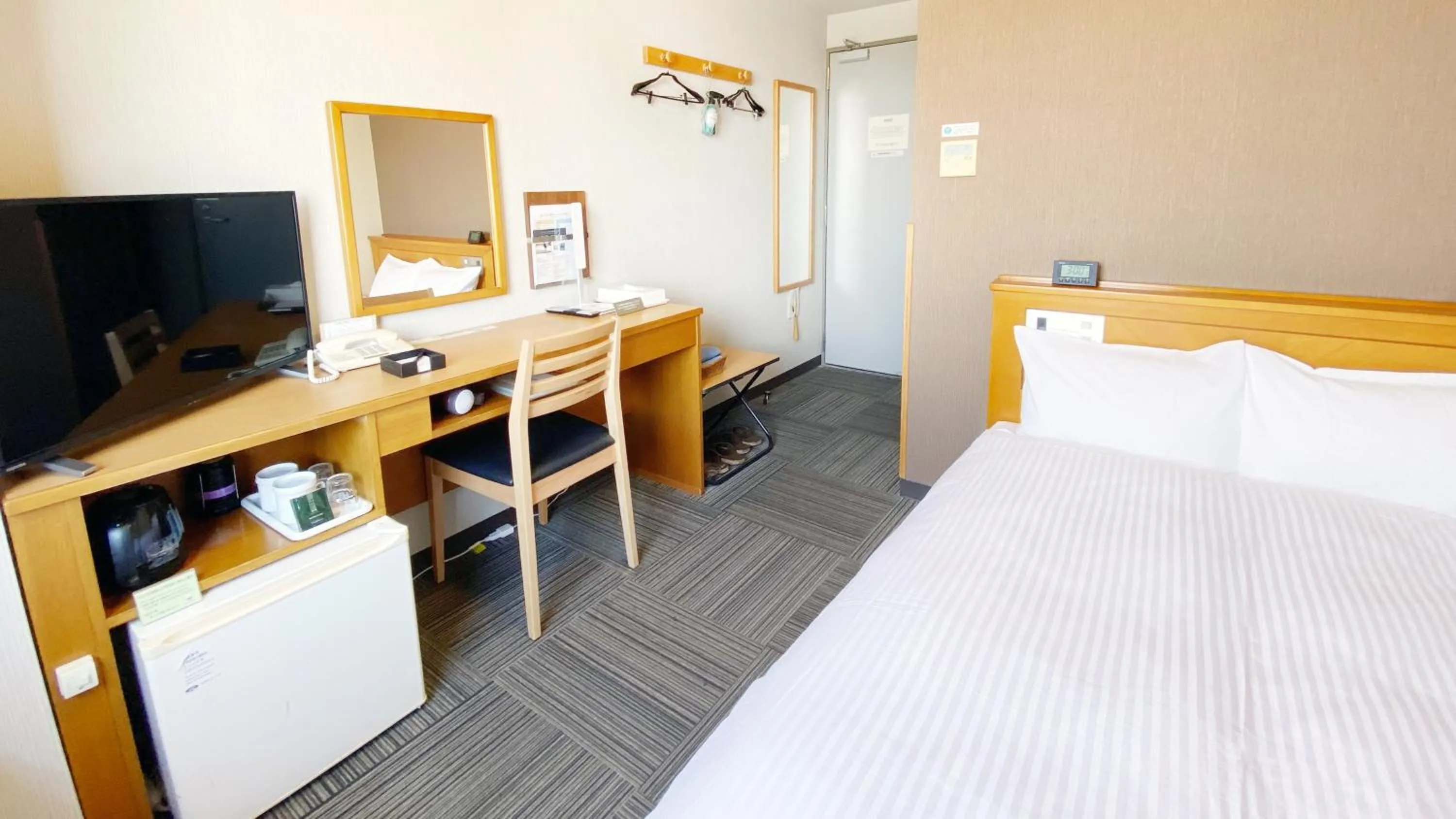 Photo of the whole room, Bed in Hotel Route-Inn Yokkaichi