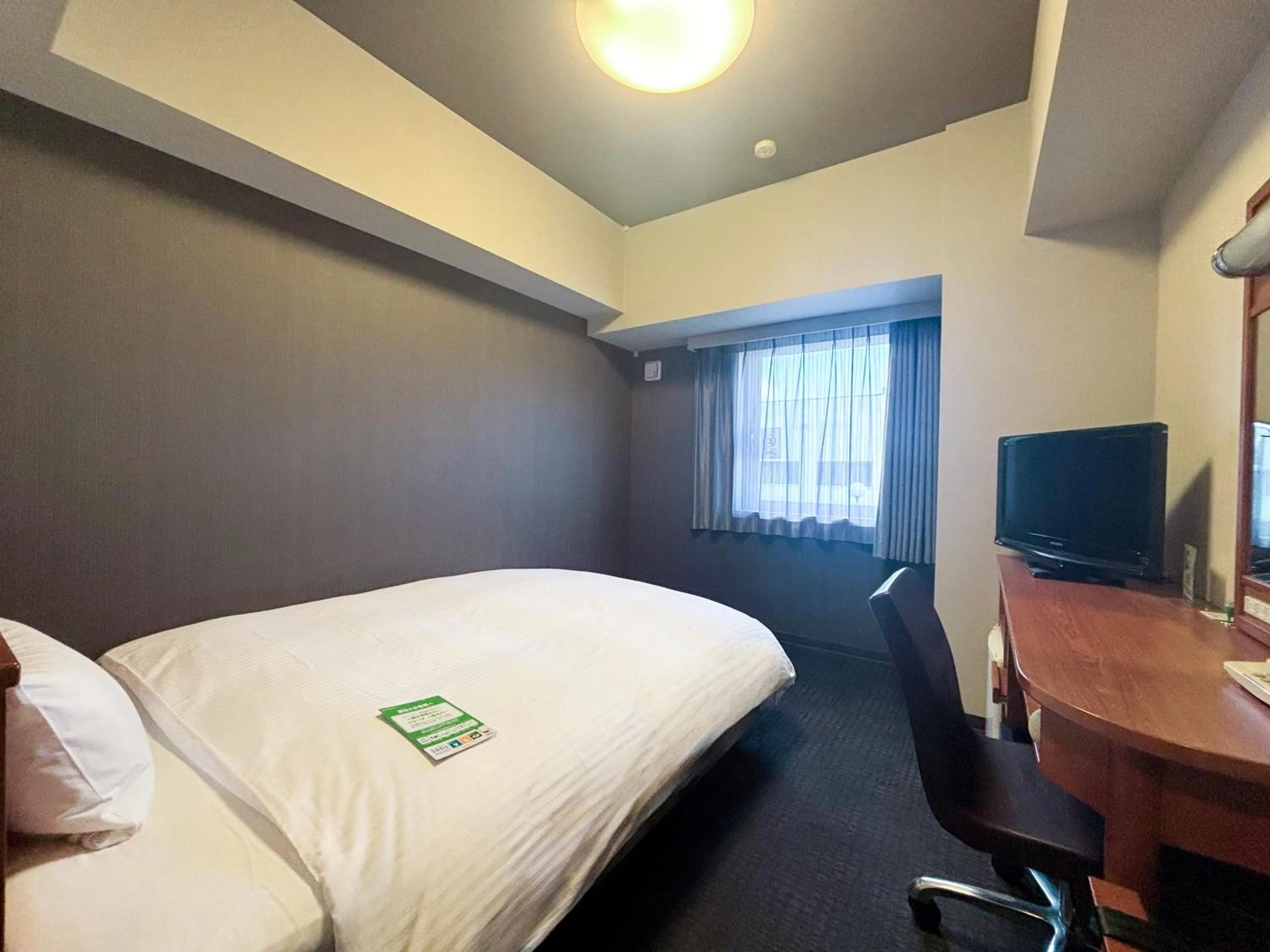 Bedroom, Bed in Hotel Route-Inn Suzuka