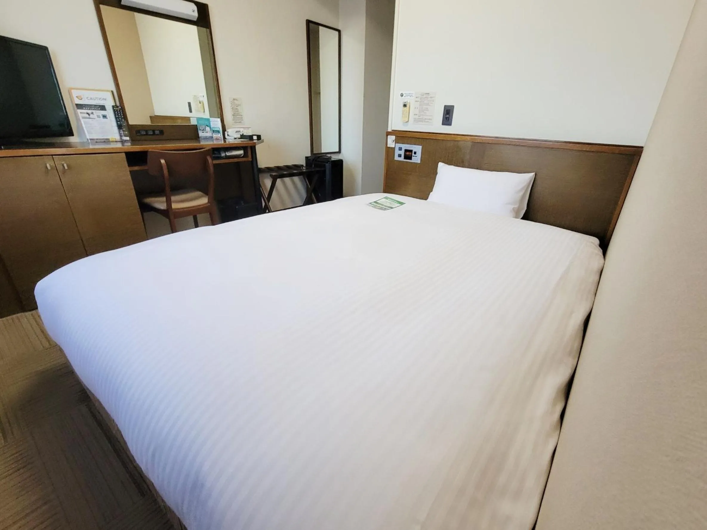 Photo of the whole room, Bed in Hotel Route-Inn Toyotajinnaka