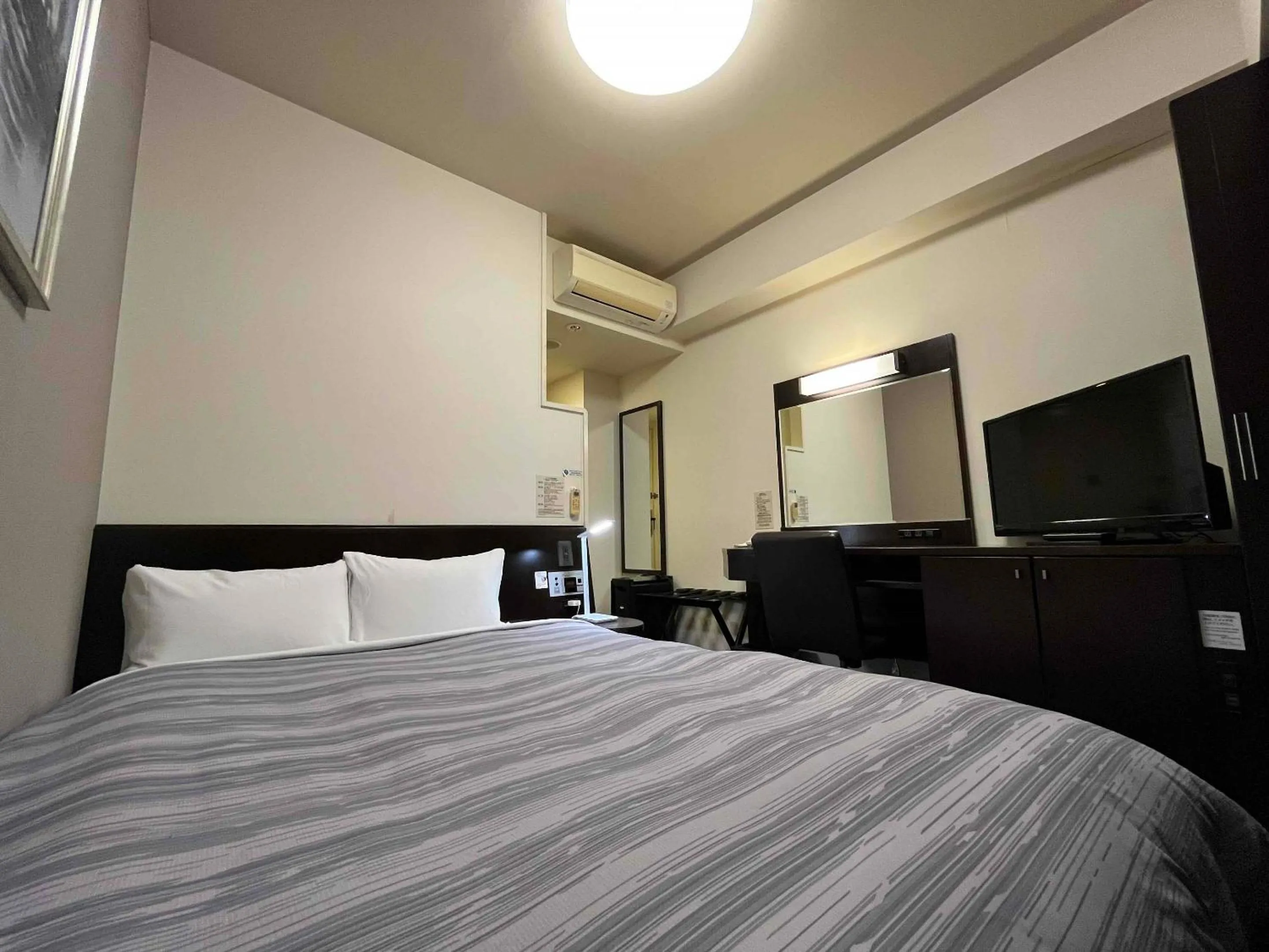 Comfort Small Double Room - Non-Smoking in Hotel Route-Inn Toyotajinnaka