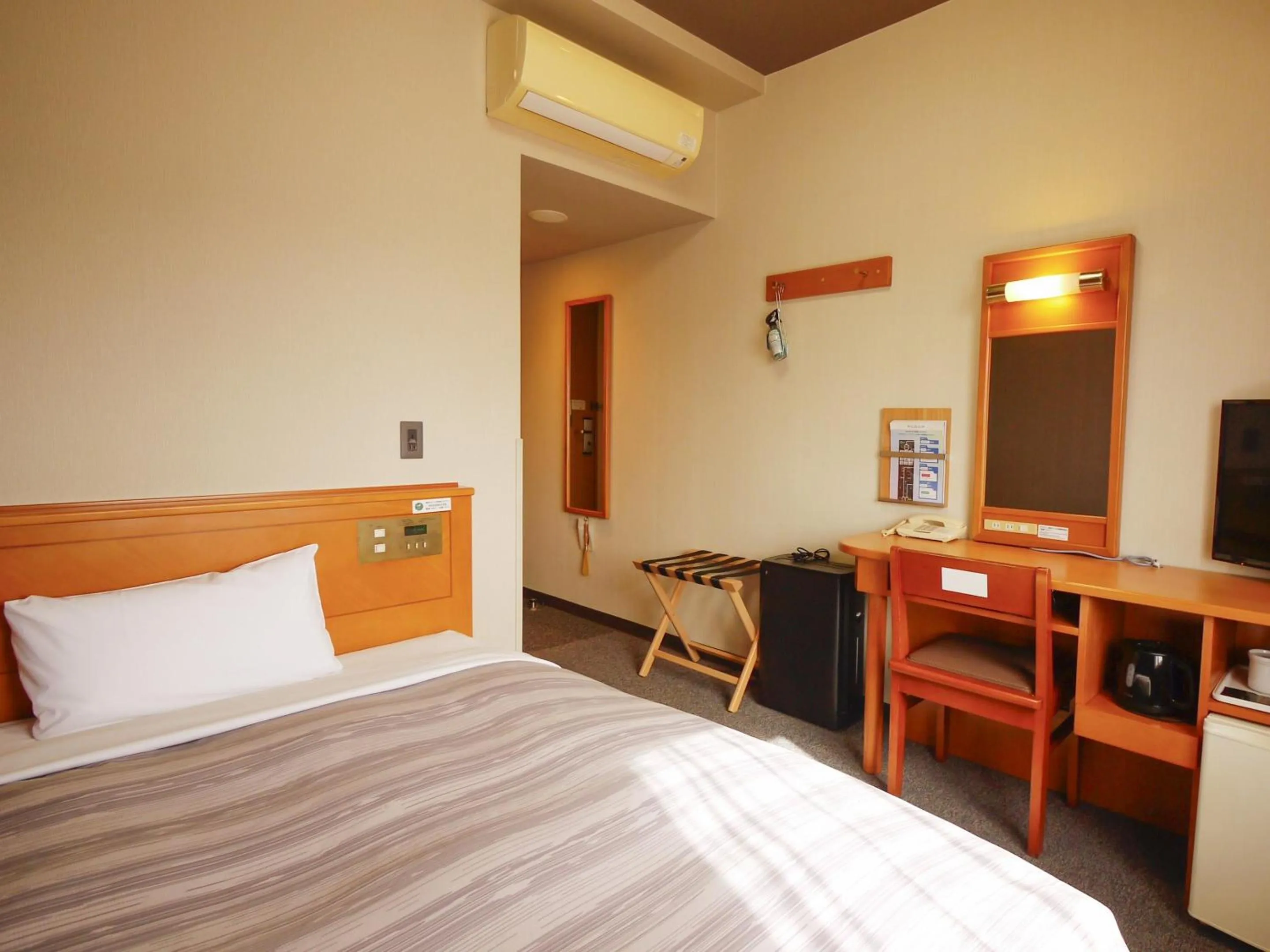 Photo of the whole room, Bed in Hotel Route-Inn Hamanako