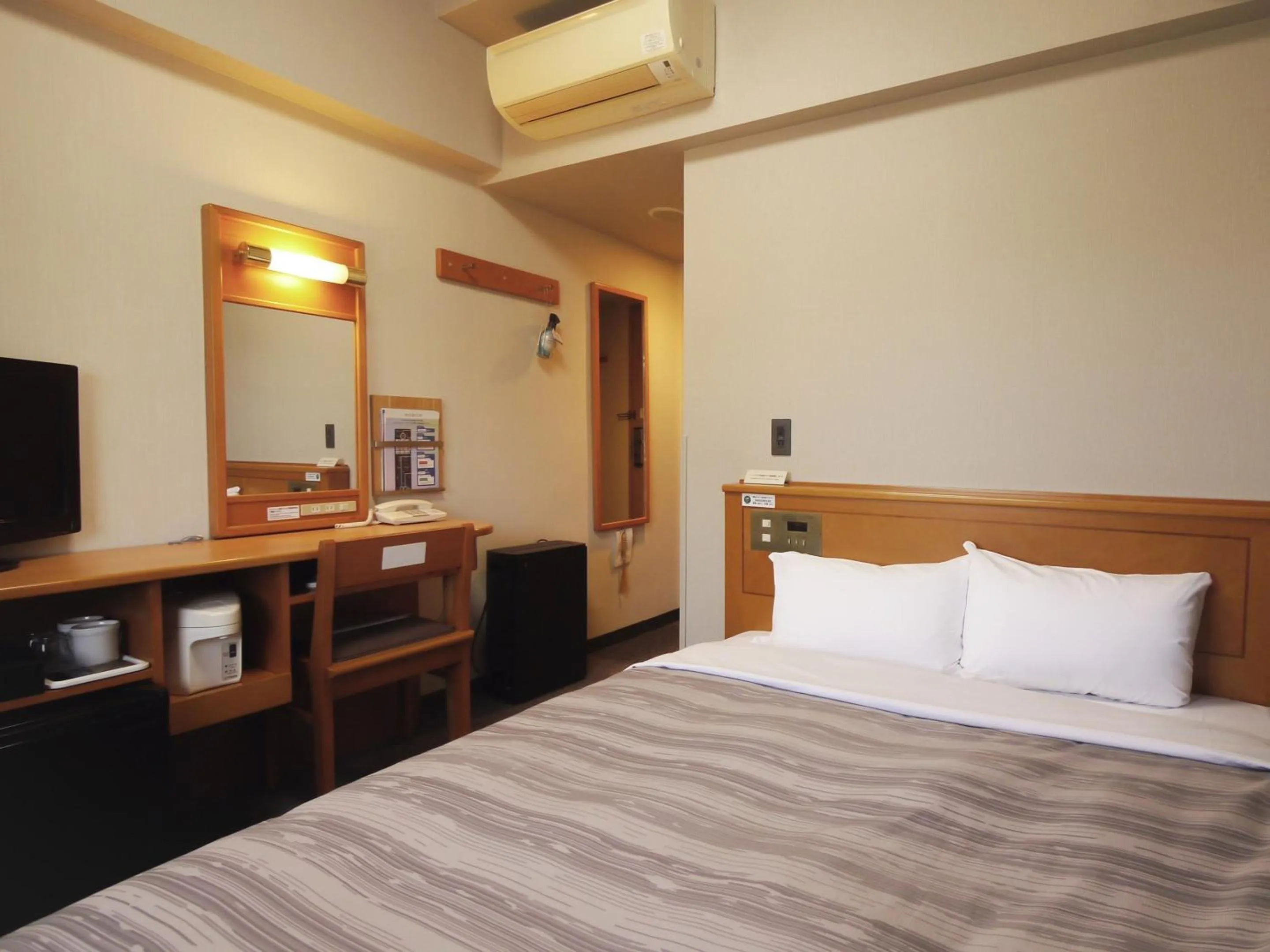 Photo of the whole room, Bed in Hotel Route-Inn Hamanako