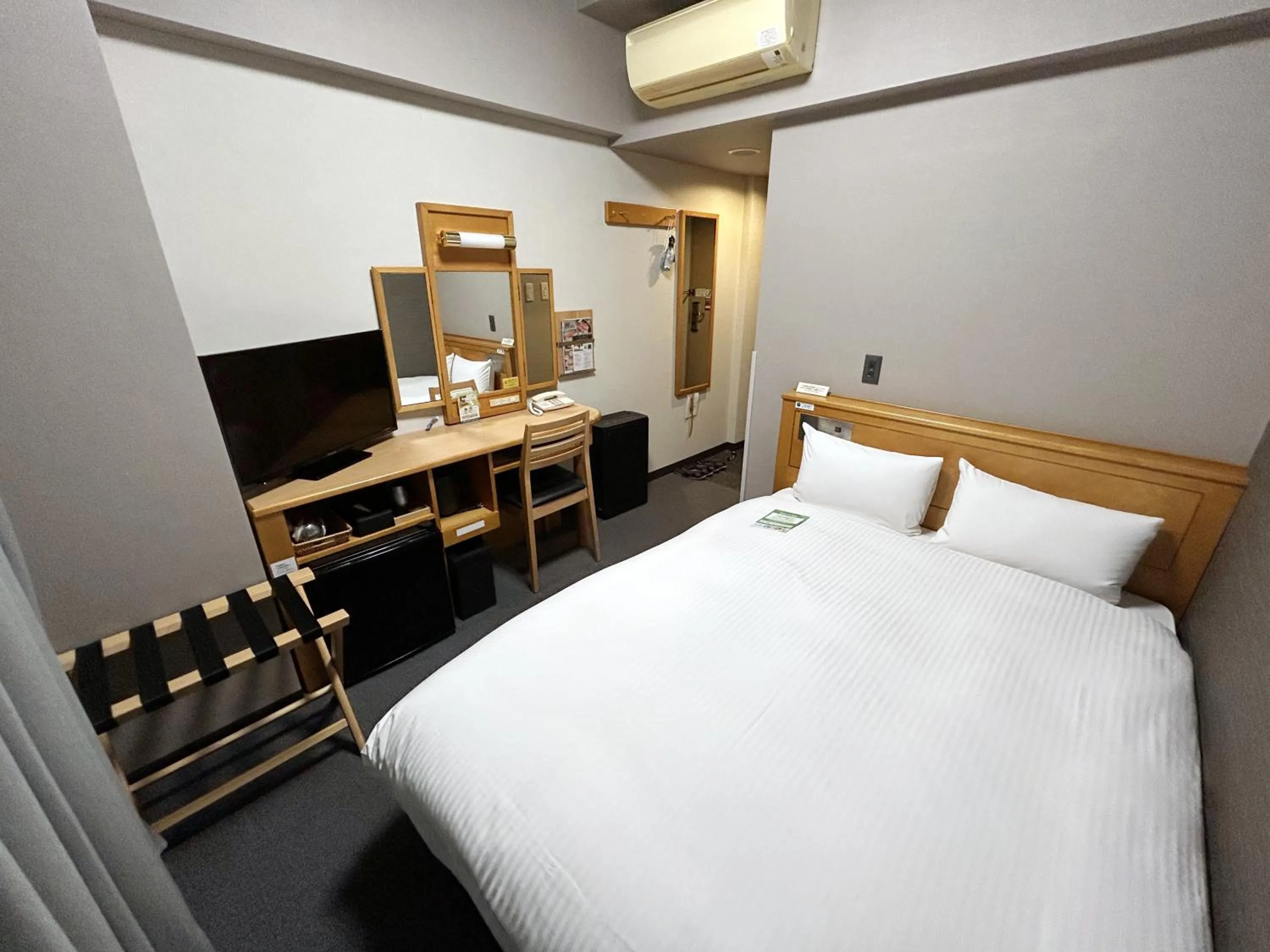 Photo of the whole room, Bed in Hotel Route-Inn Hamanako
