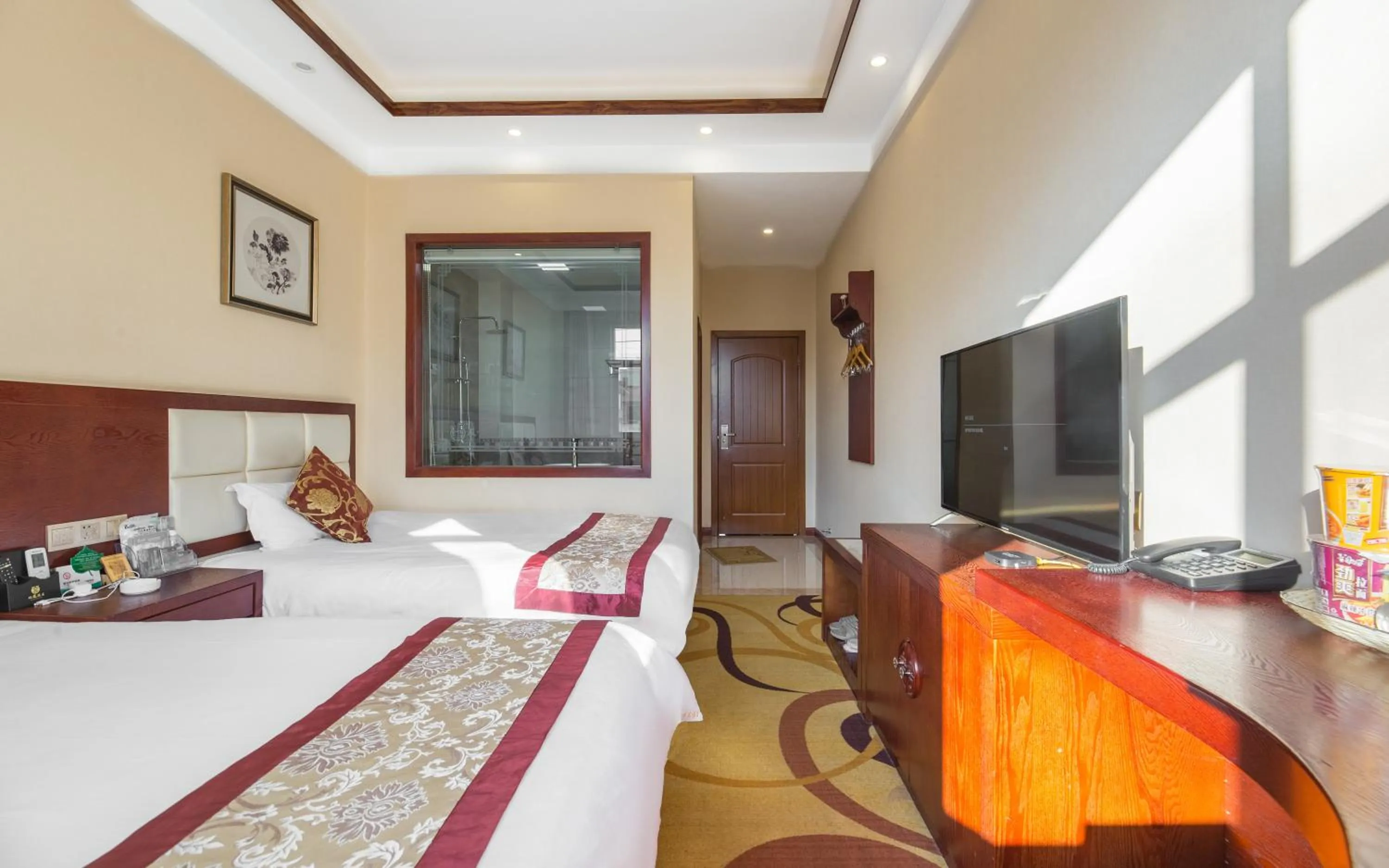 Photo of the whole room, Bed in Binchuan Shuang Long Hotel