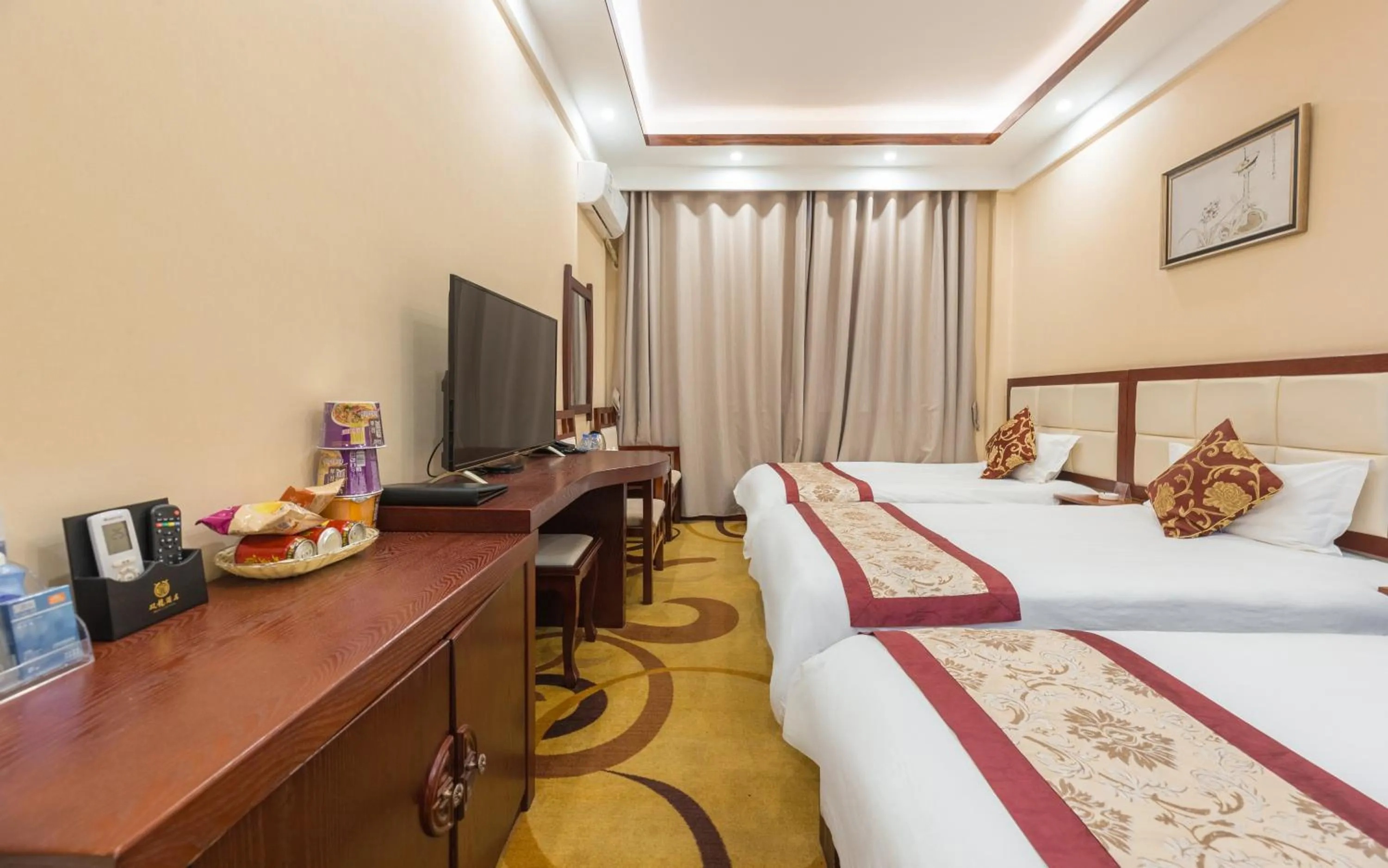 Photo of the whole room, Bed in Binchuan Shuang Long Hotel